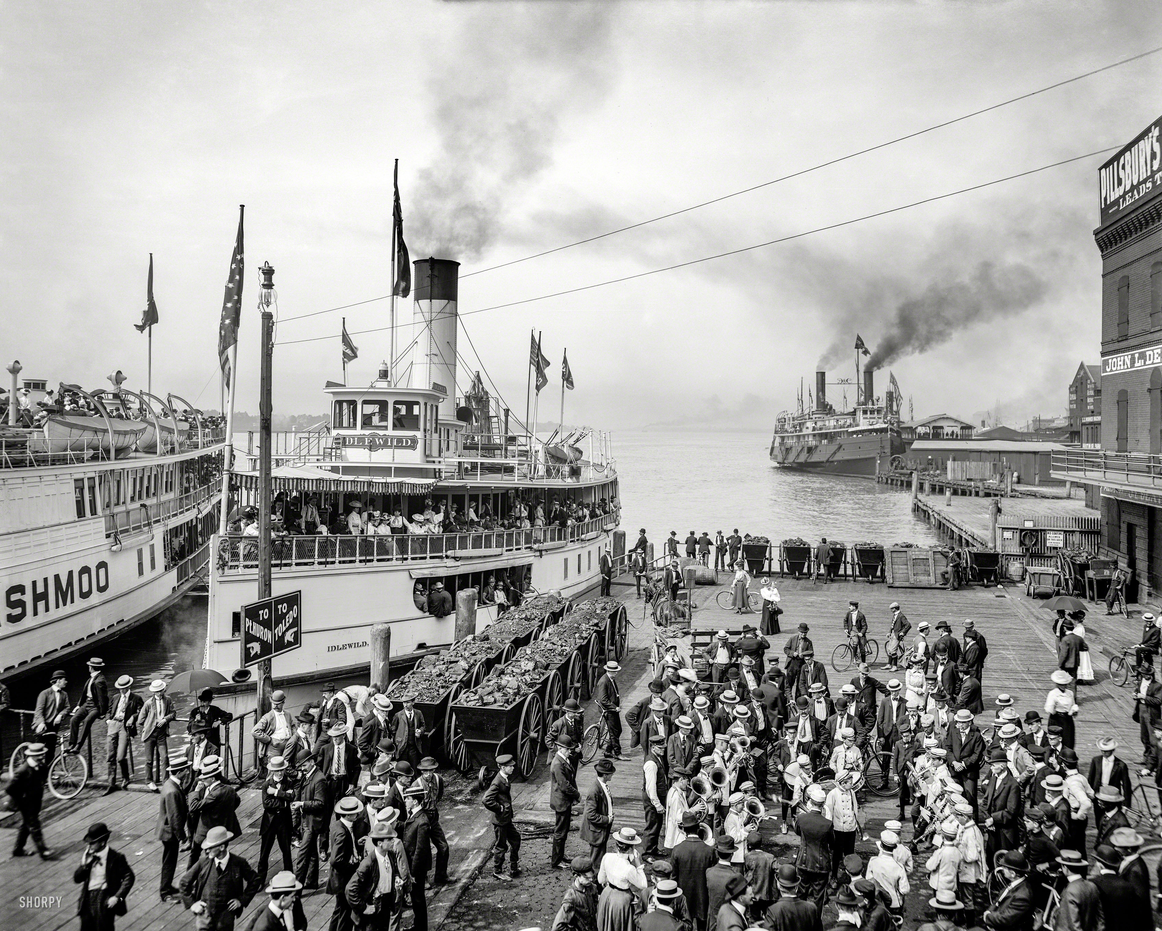 Detroit circa 1901. "Excursion steamers Tashmoo and Idlewild at wharf." No loafing allowed! 8x10 glass negative, Detroit Publishing Co. View full size.