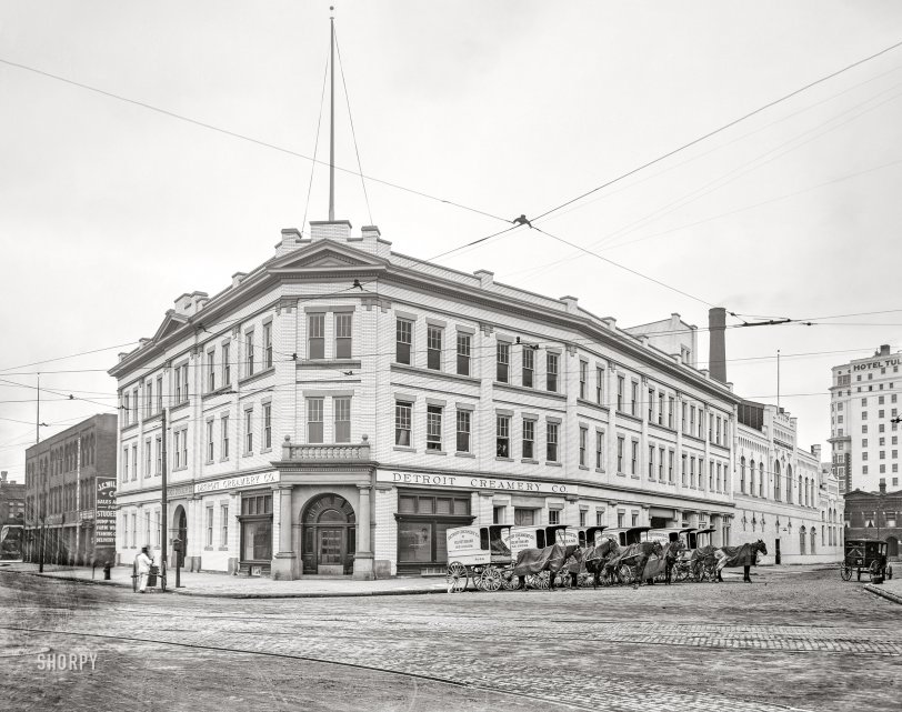 Detroit circa 1915. "Detroit Creamery Co." At right, the Hotel Tuller; at left, a dealer in Studebaker wagons. 8x10 inch glass negative, Detroit Publishing Company. View full size.
