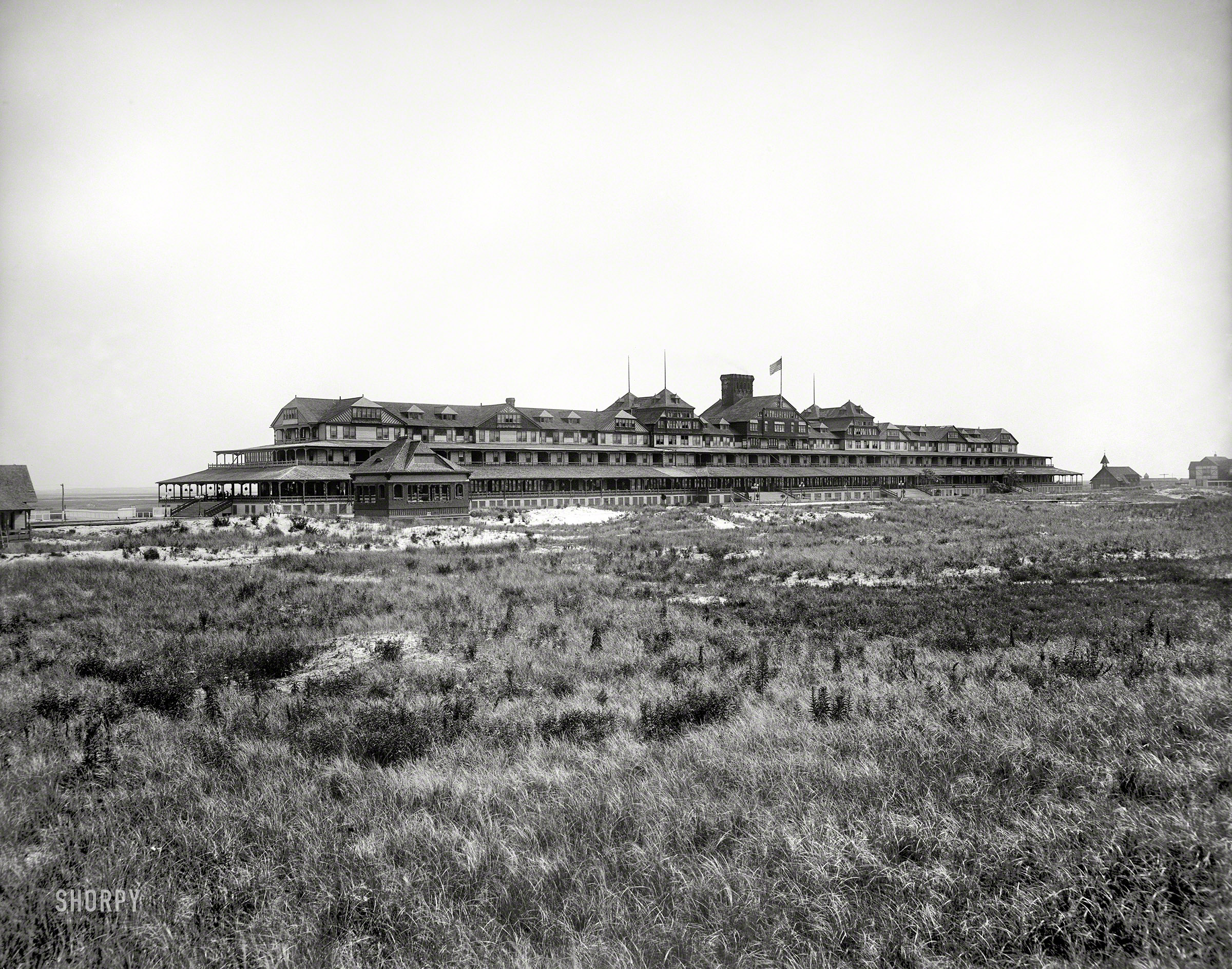 Circa 1904. "Long Beach Hotel, Long Beach, Long Island, N.Y." On July 29, 1907, this "Riviera of the East" burned to the ground after an electrical fire broke out in an upstairs storeroom. 8x10 inch glass negative. View full size.