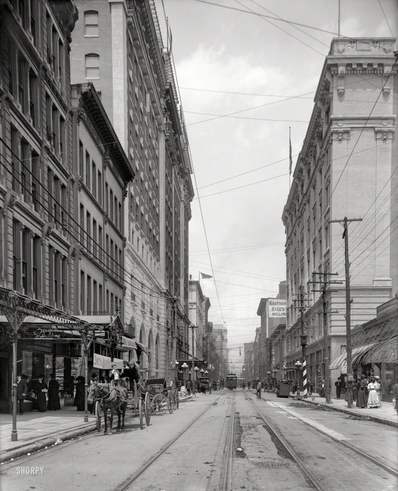 Louisville, Kentucky, circa 1905. "Fourth Street." Note the steamroller at right. 8x10 inch dry plate glass negative, Detroit Publishing Company. View full size.

