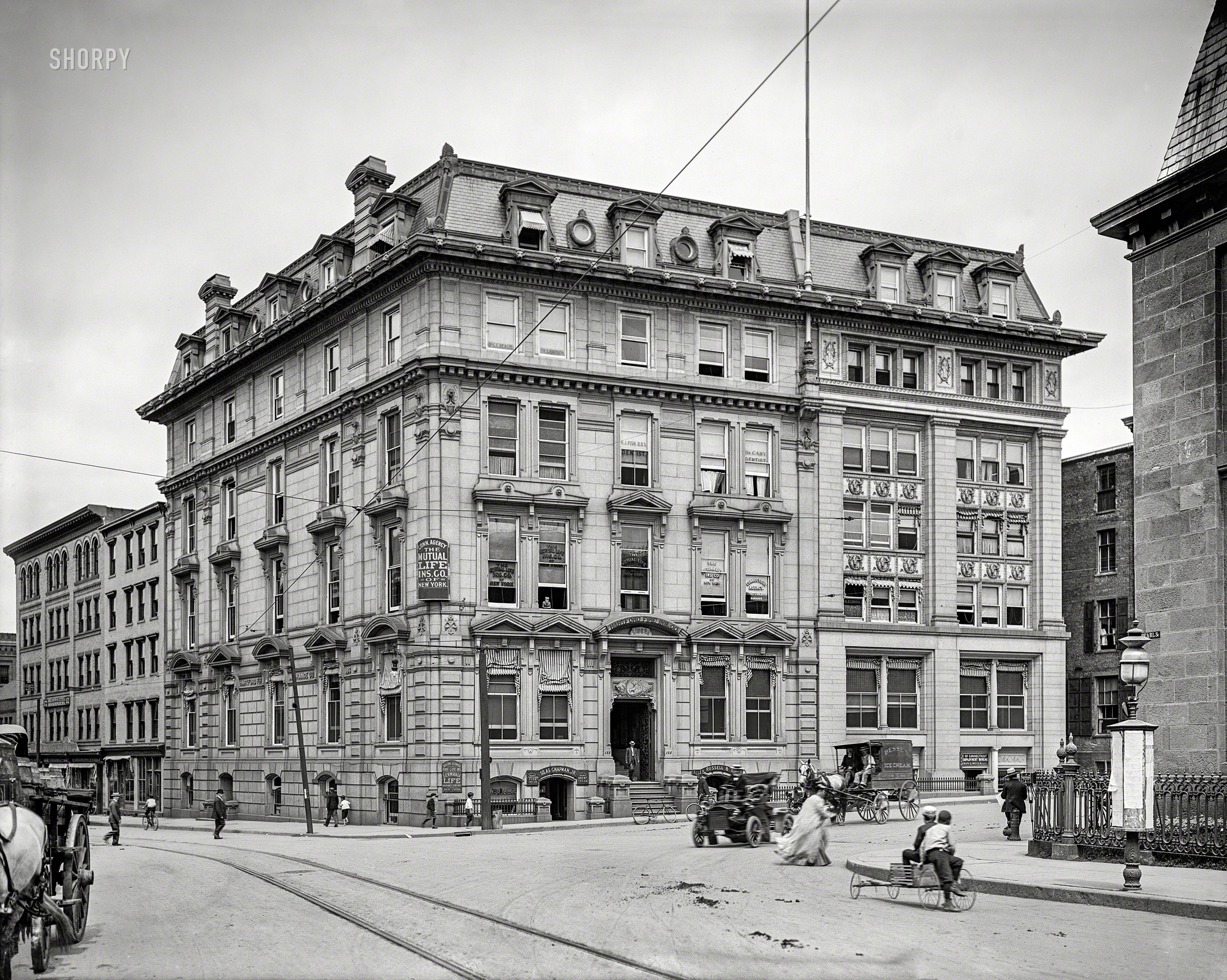 Hartford, Connecticut, circa 1907. "Hartford Fire Insurance Co." On what looks to be  Take Your Boy to Work Day. 8x10 inch glass negative, Detroit Publishing Company. View full size.