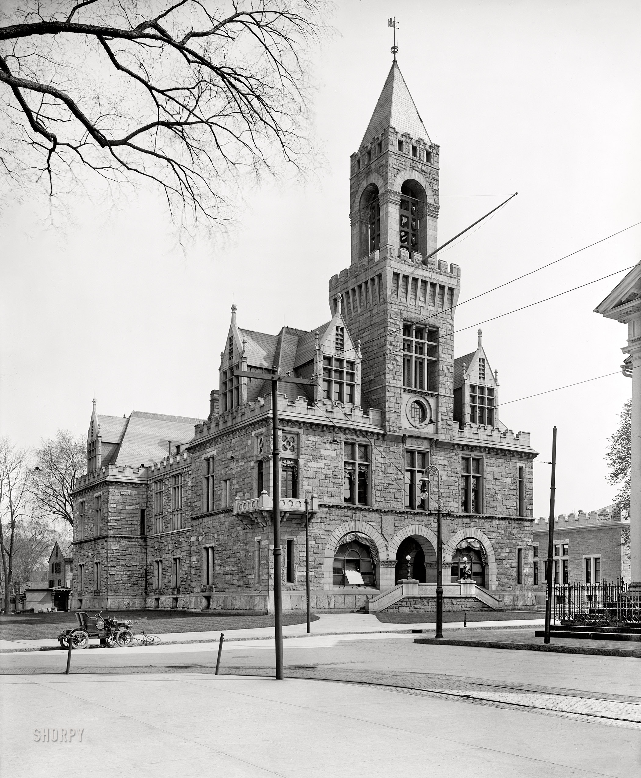 Springfield, Massachusetts, circa 1908. "Hampden County Courthouse, Elm Street." 8x10 inch dry plate glass negative, Detroit Publishing Company. View full size.