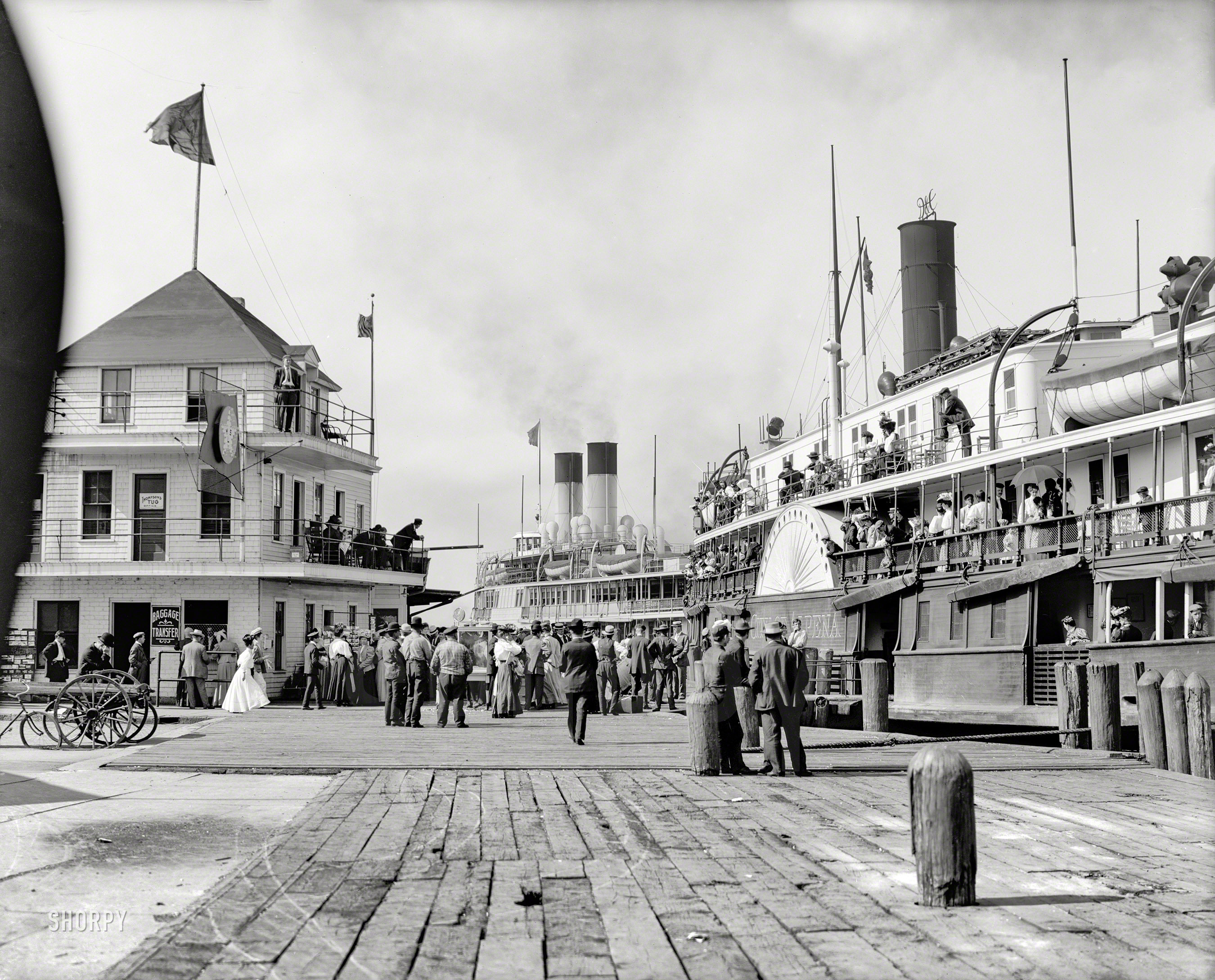Port Huron, Michigan, circa 1908. "Steamers at pier." At right, the sidewheeler City of Alpena. 8x10 glass negative, Detroit Publishing Co. View full size.