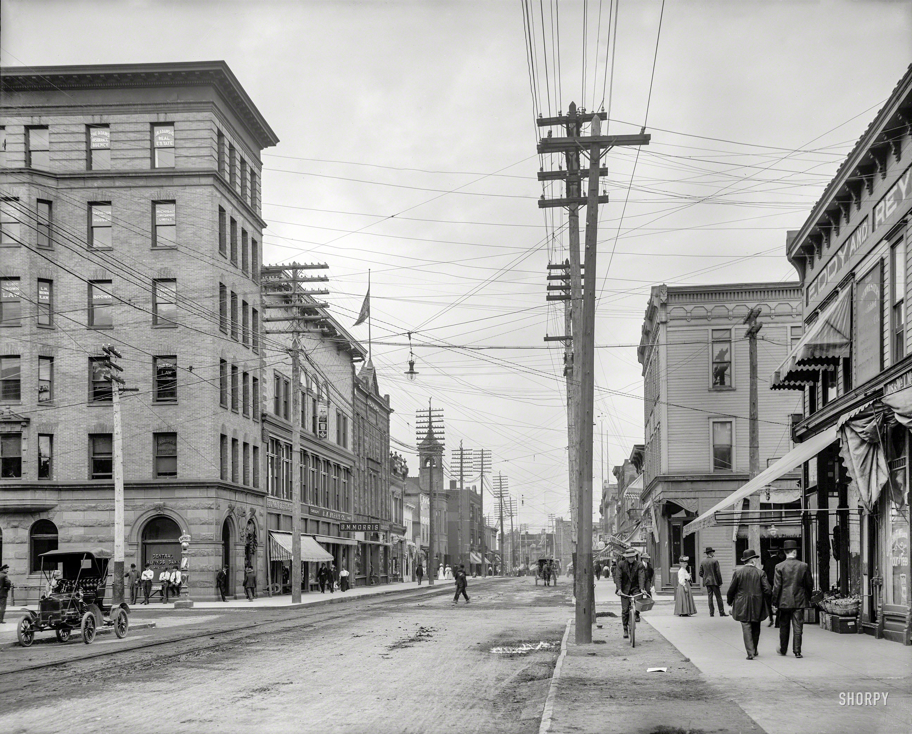 Circa 1908. "Ashmun Street, Sault Sainte Marie, Michigan." A bustling business district whose transport options include auto, streetcar, bicycle, horse and your own two feet. 8x10 inch glass negative, Detroit Publishing Co. View full size.