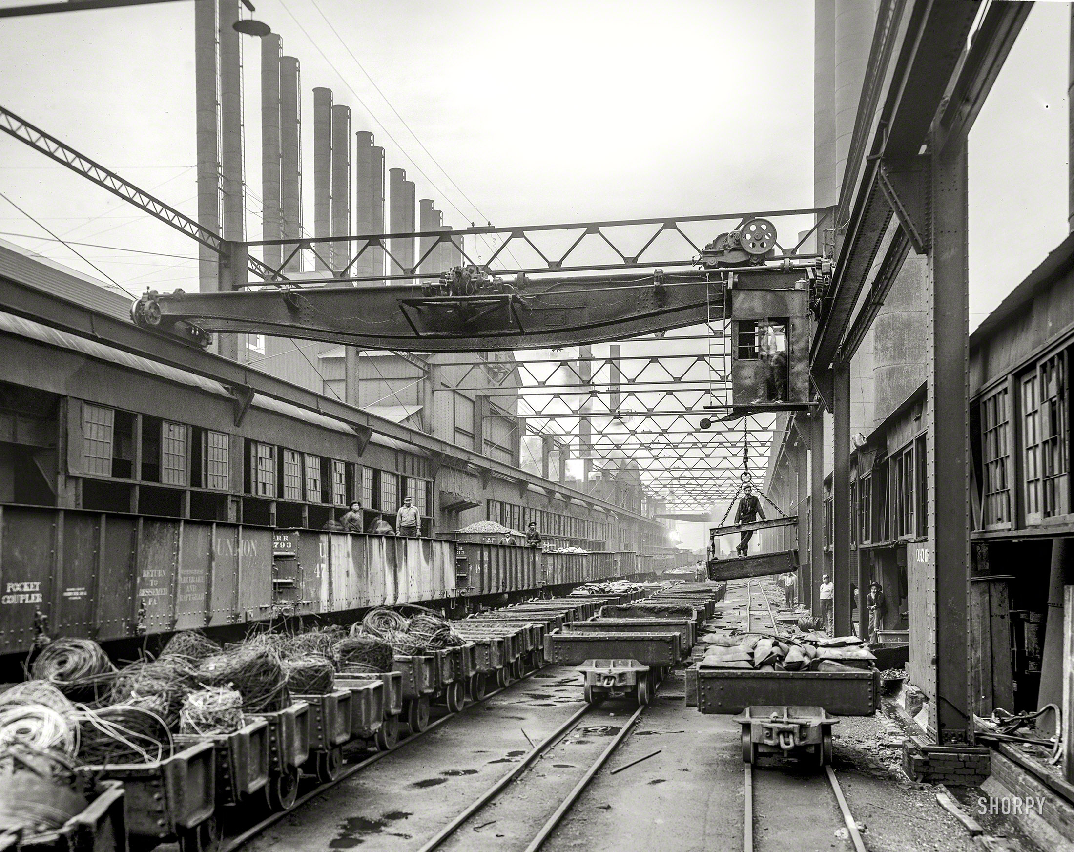 1908. "Loading scrap. Homestead Steel Works, Homestead, Pennsylvania." 8x10 inch dry plate glass negative, Detroit Publishing Company. View full size.