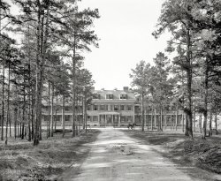 1908. "Post hospital, Fort Oglethorpe, Chickamauga Park, Georgia." 8x10 inch dry plate glass negative, Detroit Publishing Company. View full size.