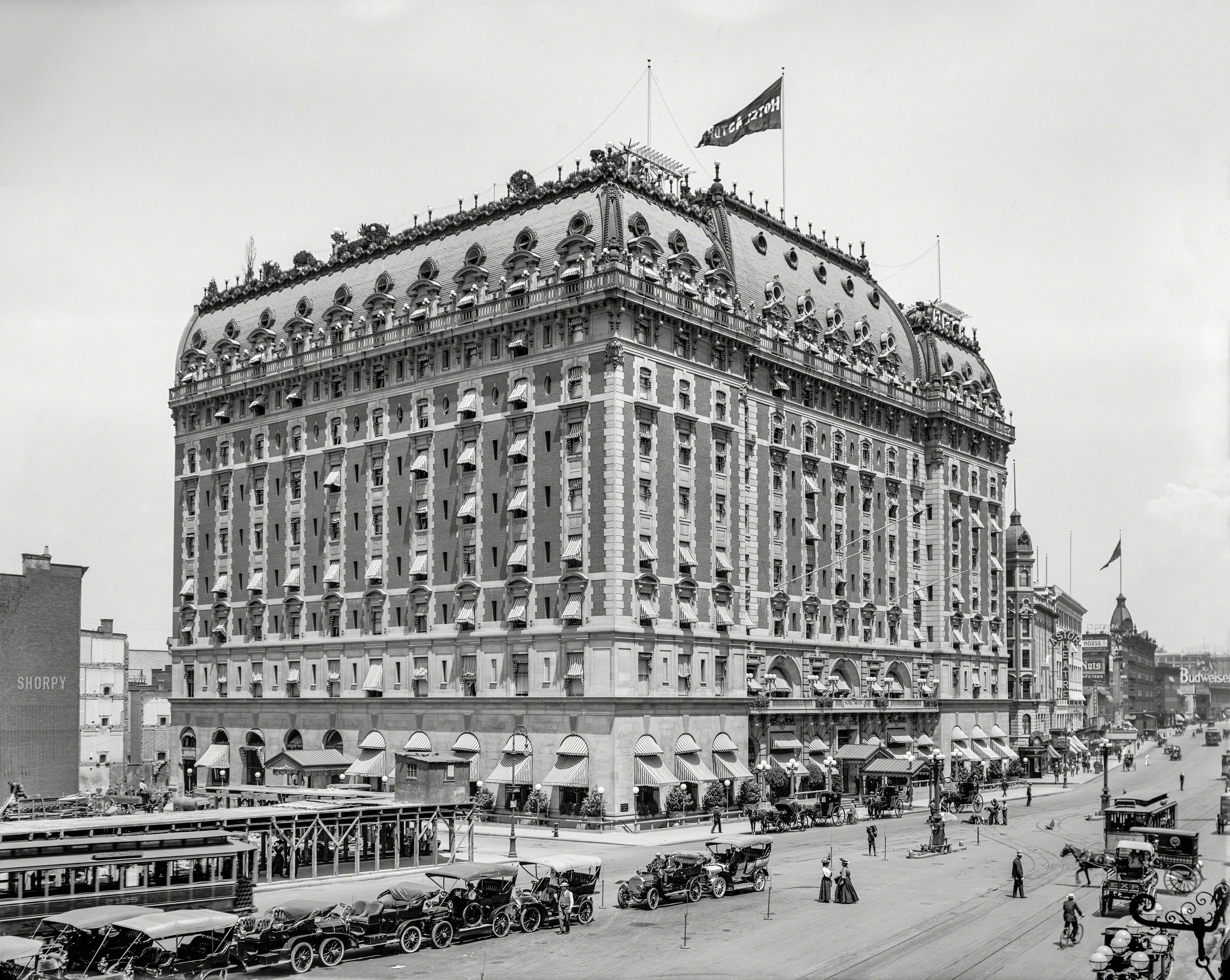 New York in 1908. "Hotel Astor, Times Square." Note the fancy roof garden. 8x10 inch dry plate glass negative, Detroit Publishing Company. View full size.