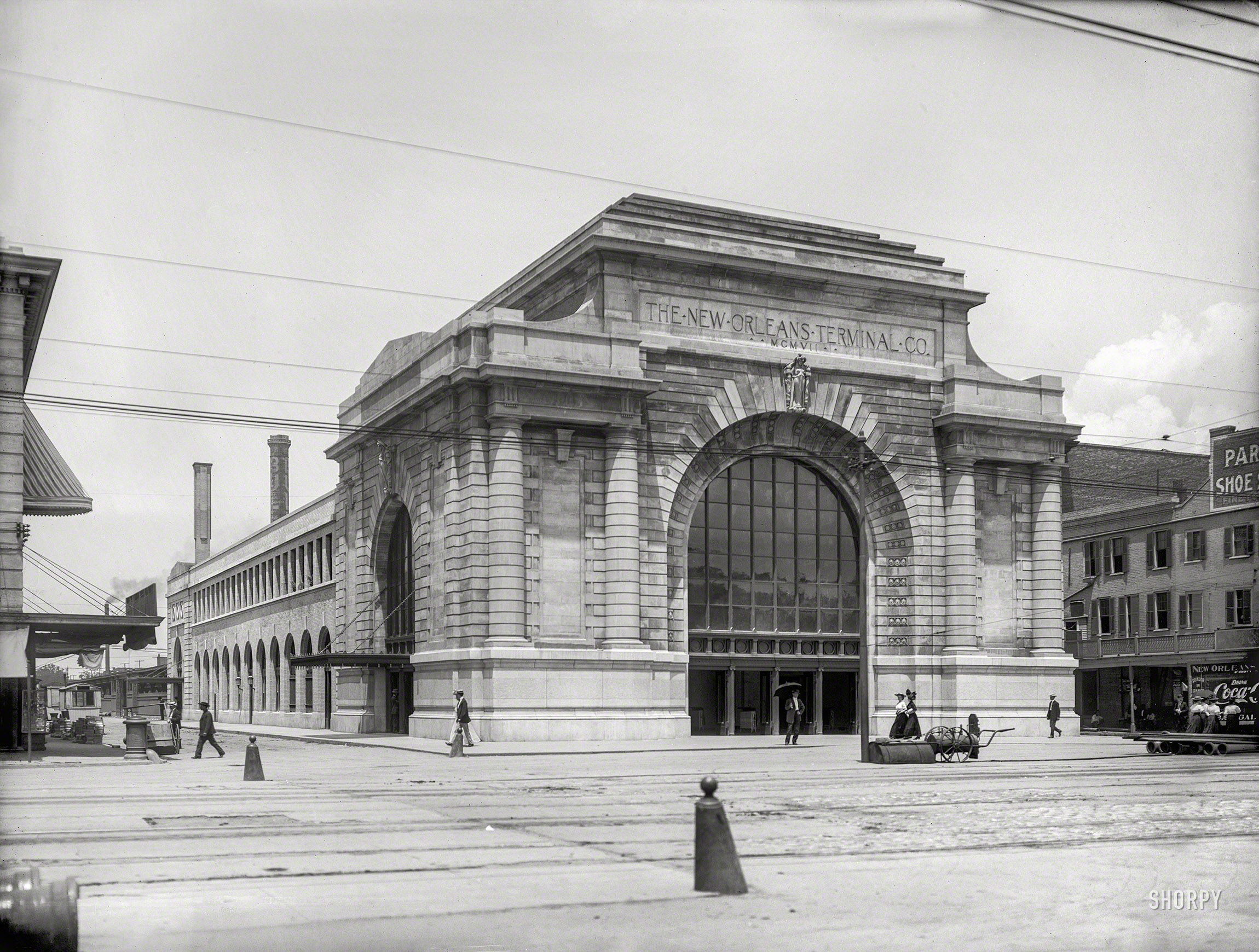 New Orleans circa 1910. "Terminal Station, Canal Street." Demolished in 1956. 8x10 inch dry plate glass negative, Detroit Publishing Company. View full size.