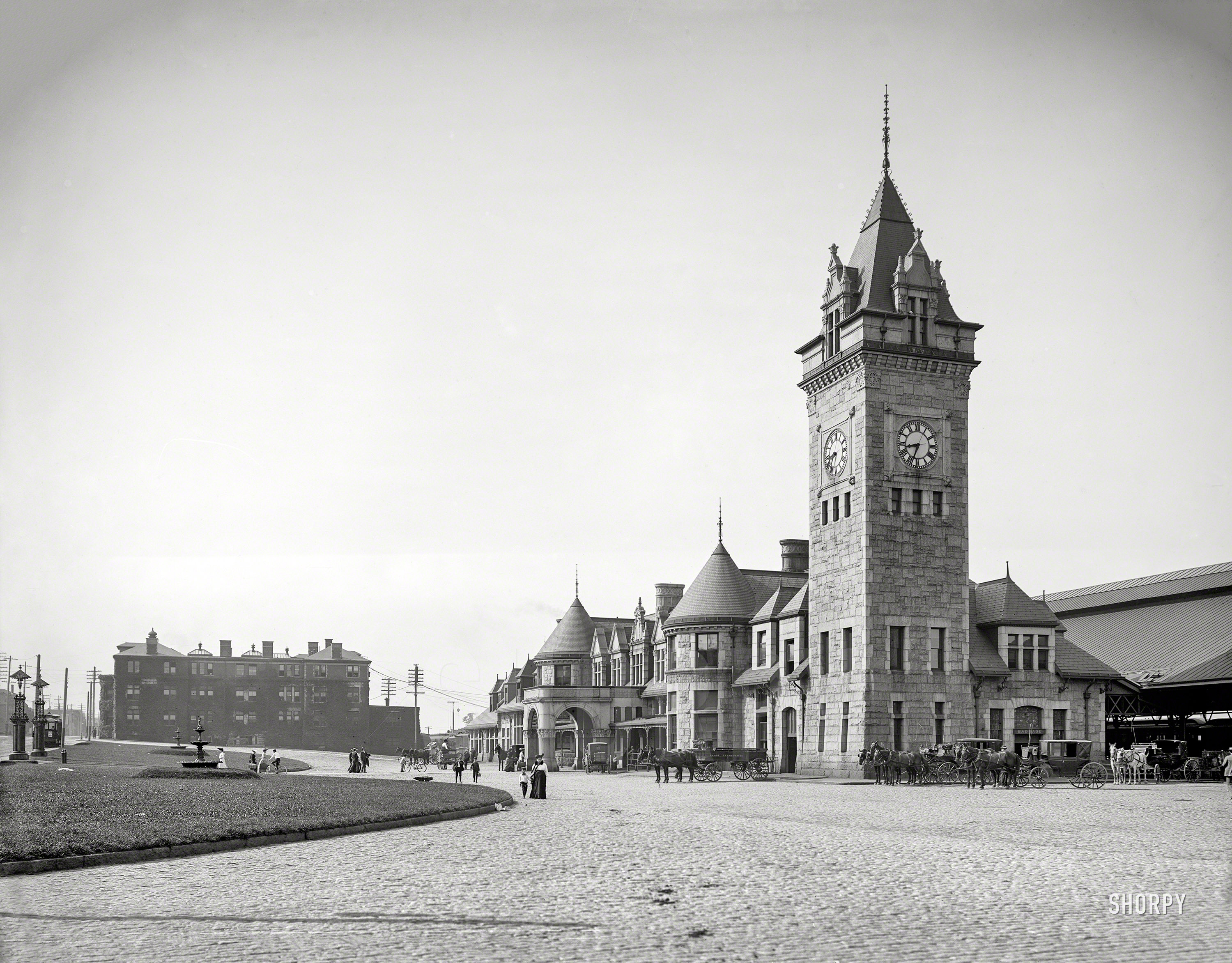 1909. "Union Station, Portland, Maine." Demolished August 31, 1961. 8x10 inch dry plate glass negative, Detroit Publishing Company. View full size.