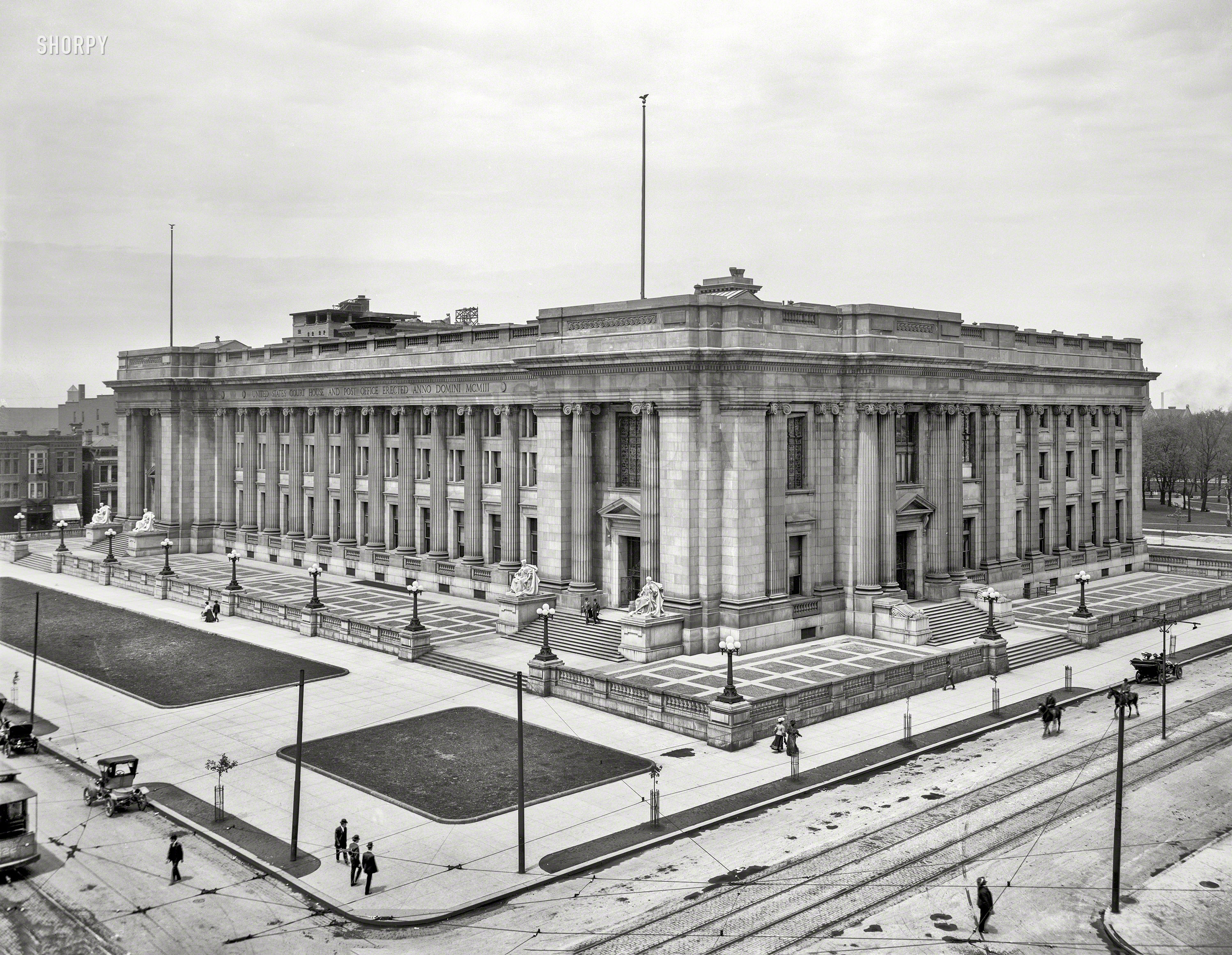 Indianapolis circa 1905. "Federal Building (Courthouse & Post Office), Ohio Street." 8x10 inch glass negative, Detroit Publishing Company. View full size.