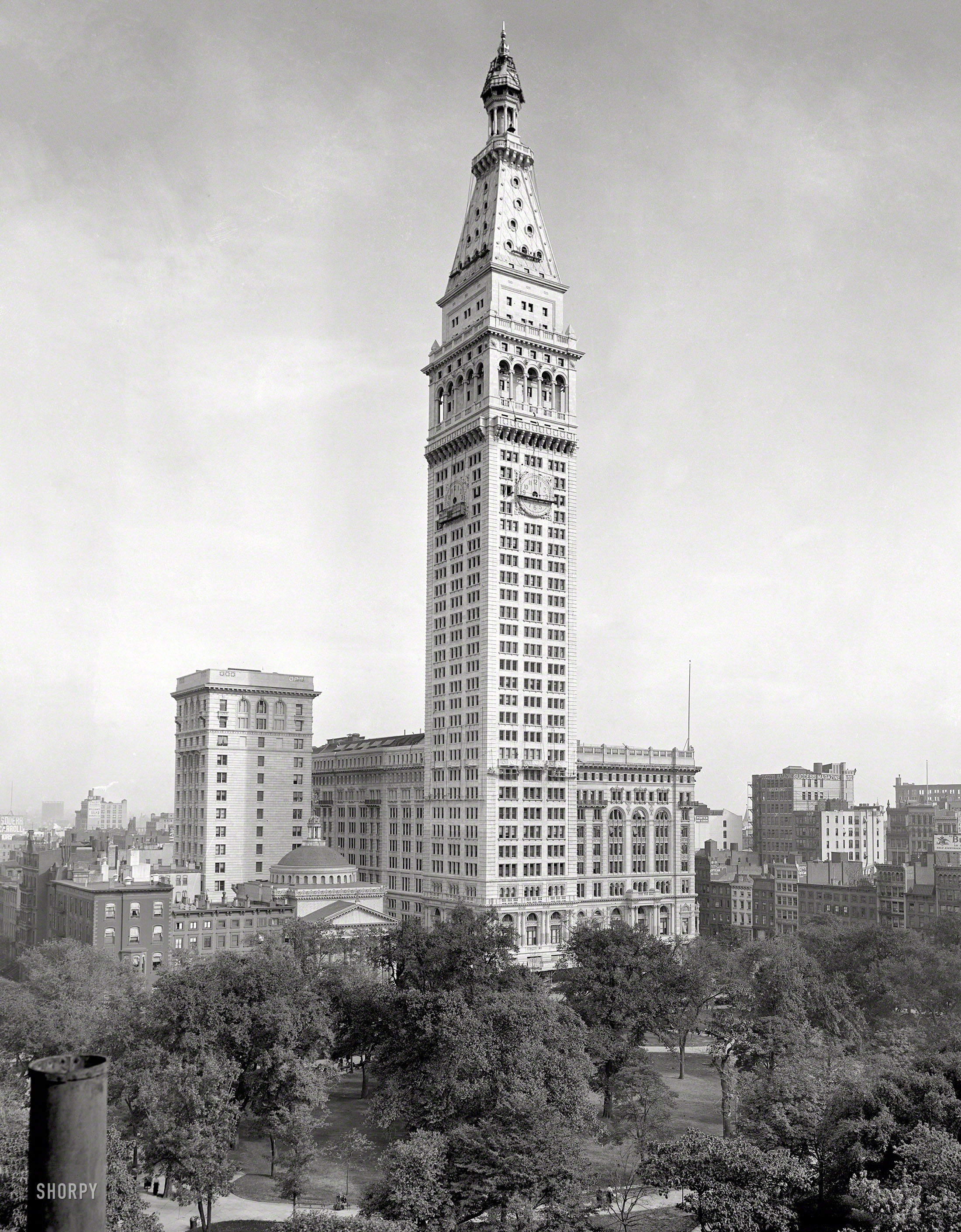 New York in 1909. "Metropolitan Life Insurance Building and Madison Square." The Met Life tower in the final stages of construction, with various scaffolds and platforms attached. 8x10 glass negative, Detroit Publishing Co. View full size.