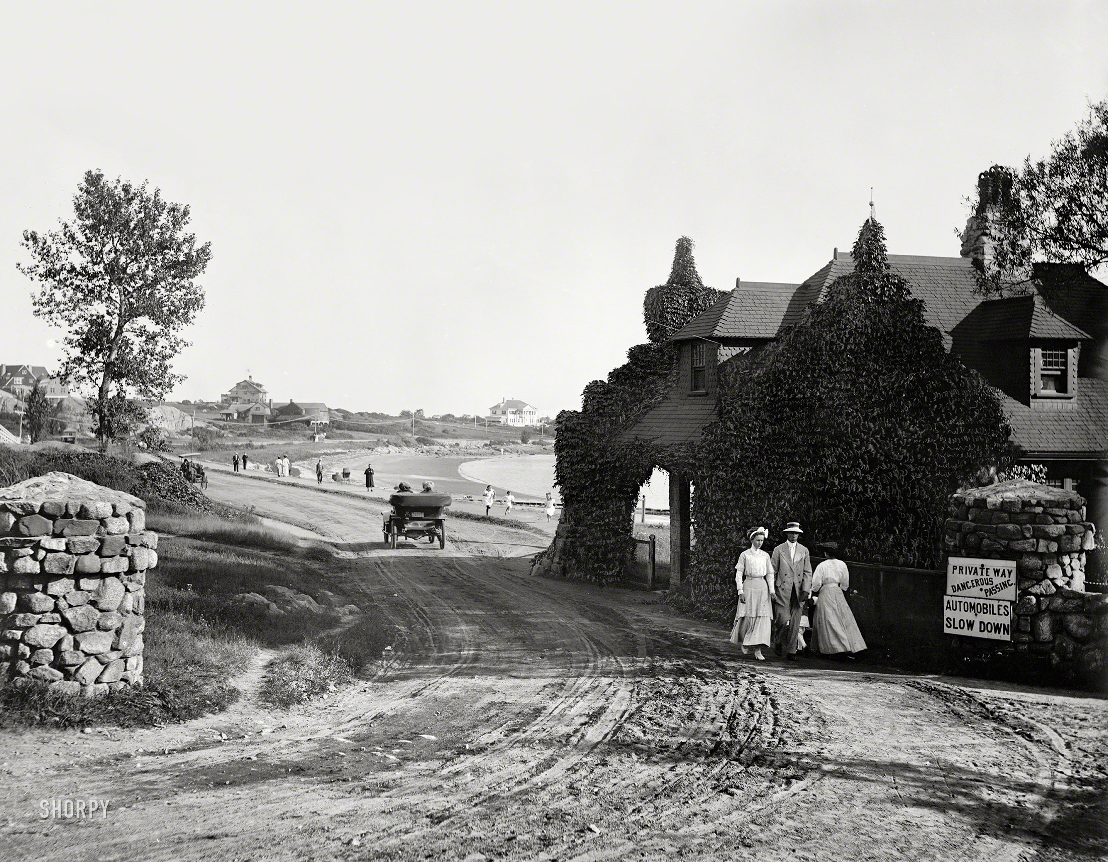 Circa 1910. "Gate lodge and Niles Beach, East Gloucester, Mass." 8x10 inch dry plate glass negative, Detroit Publishing Company. View full size.