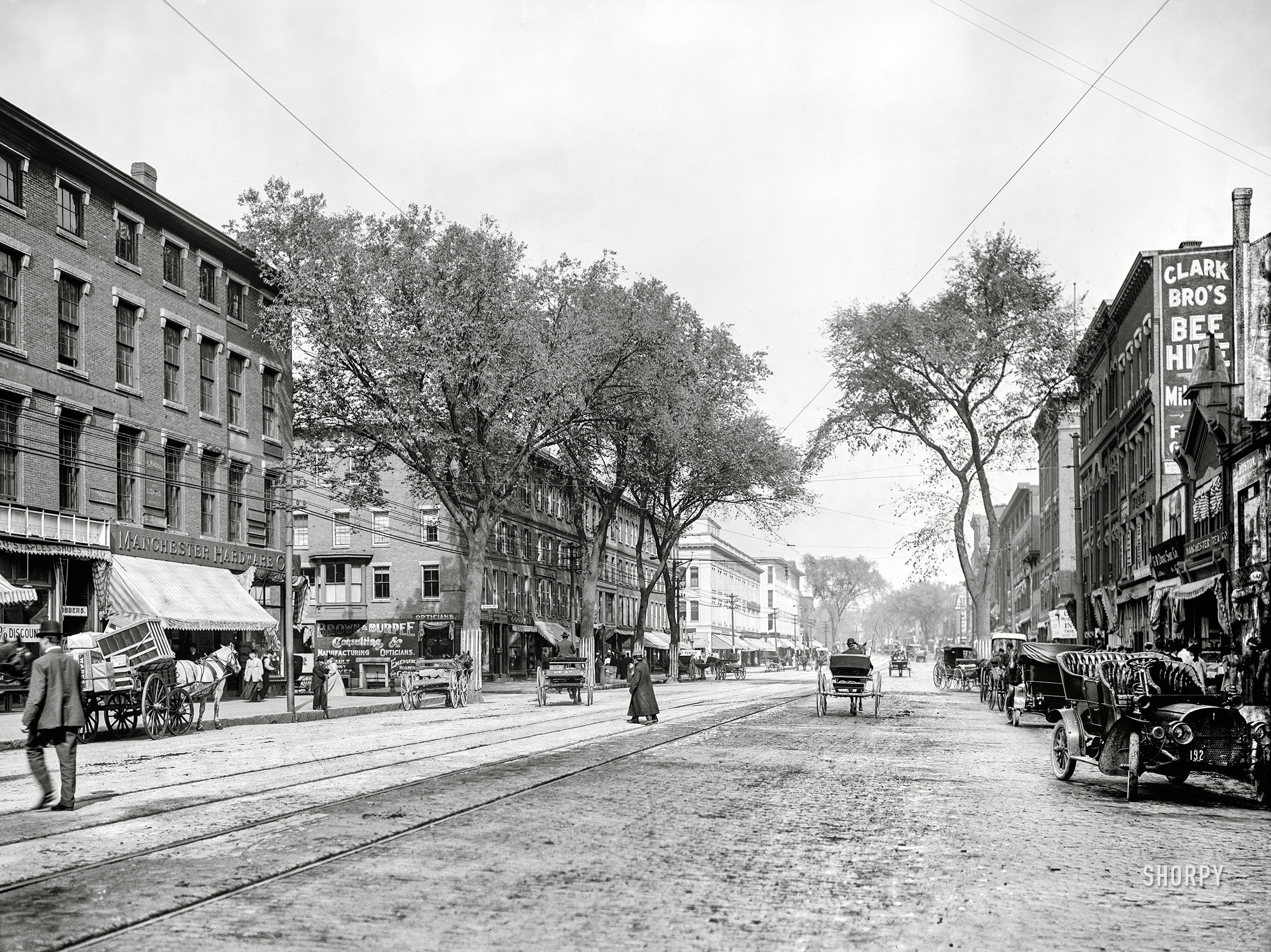 Manchester, New Hampshire, circa 1910. "Elm Street." 8x10 inch dry plate glass negative, Detroit Publishing Company. View full size.