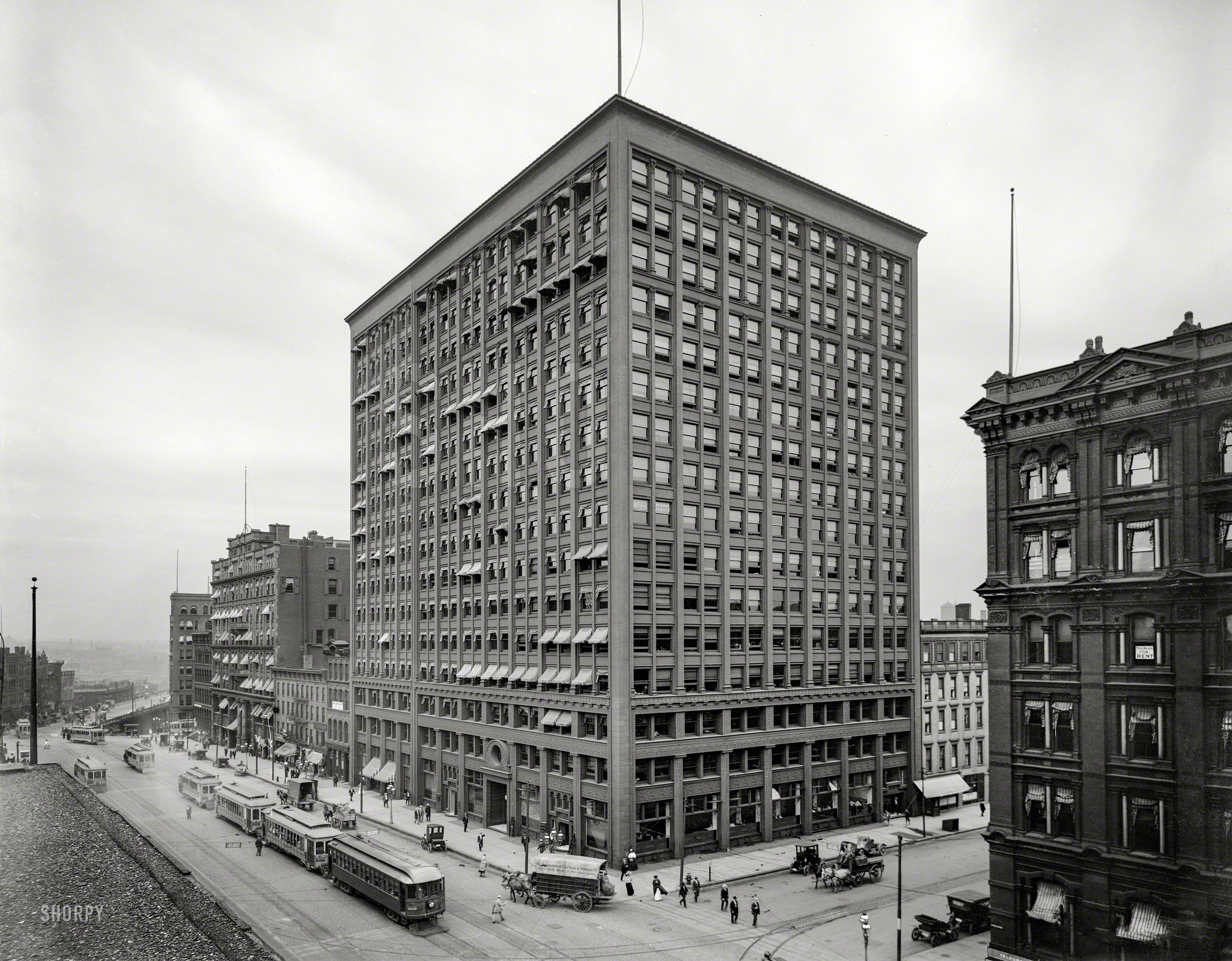 Circa 1910. "Rockefeller Building and Superior Avenue -- Cleveland, O." 8x10 inch dry plate glass negative, Detroit Publishing Company. View full size.