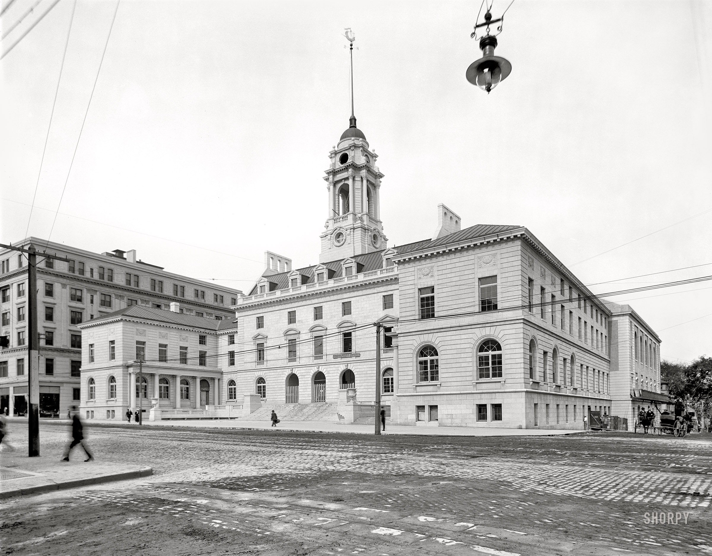 Portland, Maine, circa 1911. "New City Hall, Congress Street." Photobomb by our old friend the carbon arc lamp. 8x10 inch glass negative, Detroit Publishing Company. View full size.