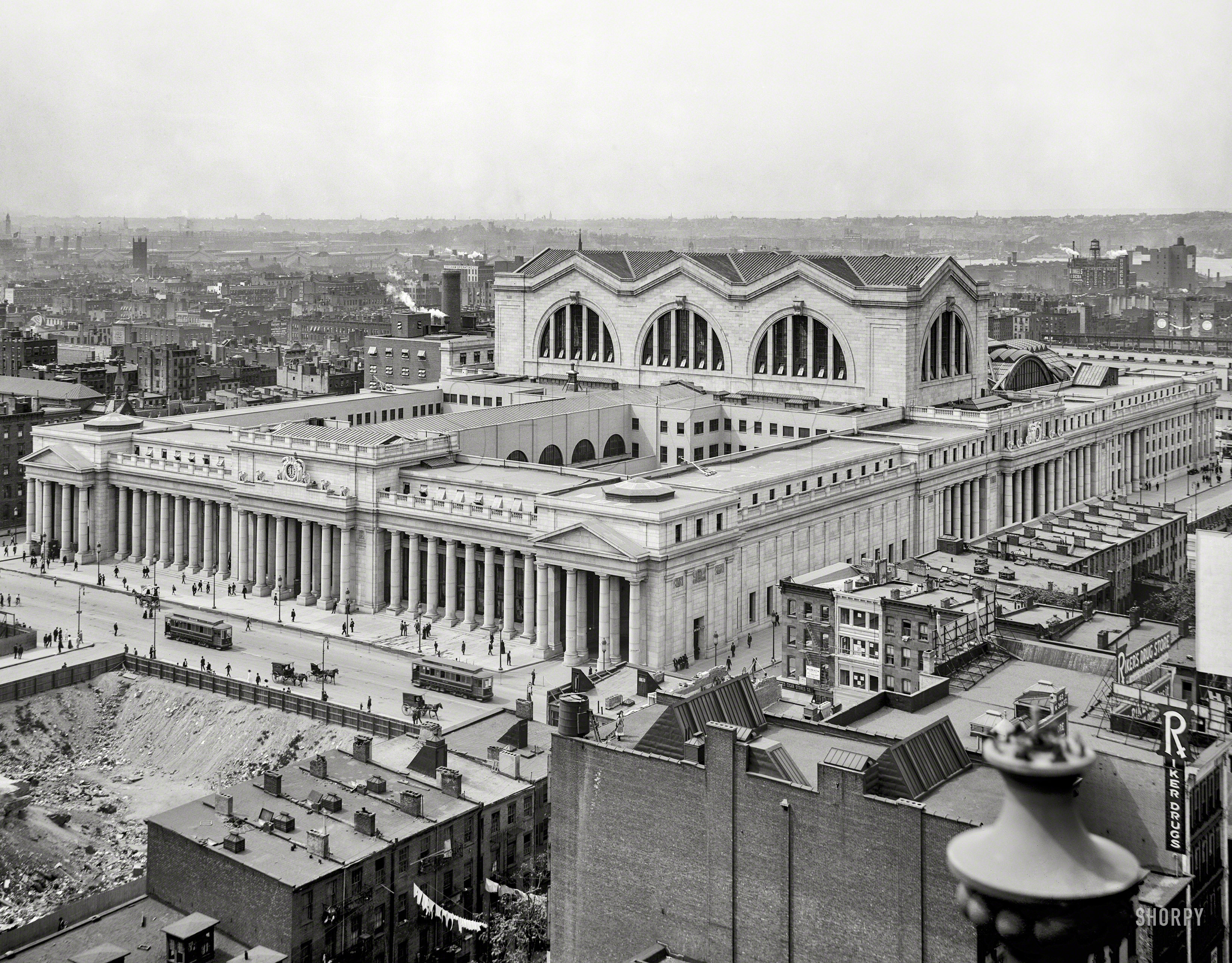 Circa 1910. "Bird's-eye view of Penn Station, New York City." Also a bird's-eye view of someone's underwear and diapers. 8x10 inch glass negative. View full size.