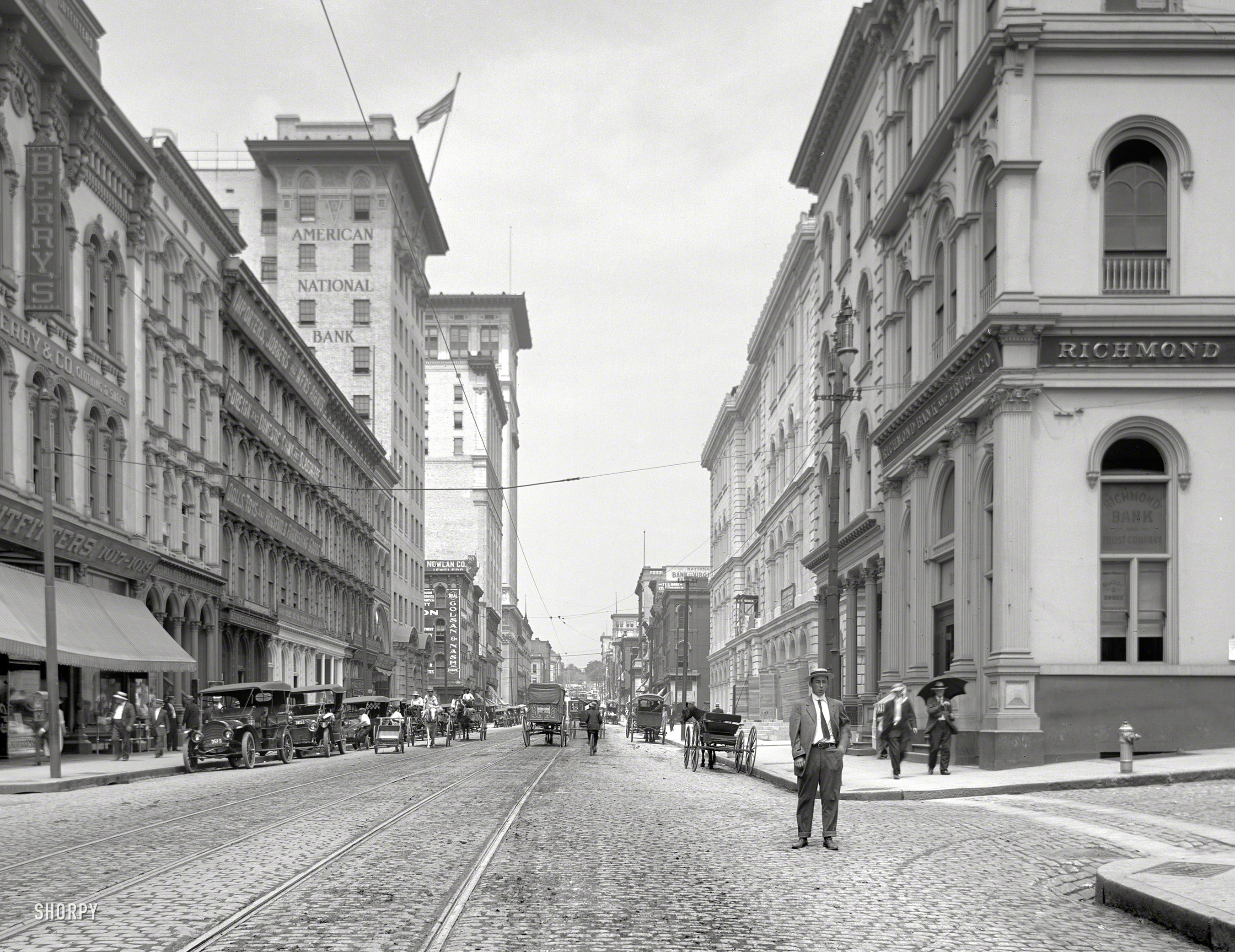 Richmond, Virginia, circa 1912. "Main Street, west from 11th." Featuring That Guy. 8x10 inch glass negative, Detroit Publishing Company. View full size.