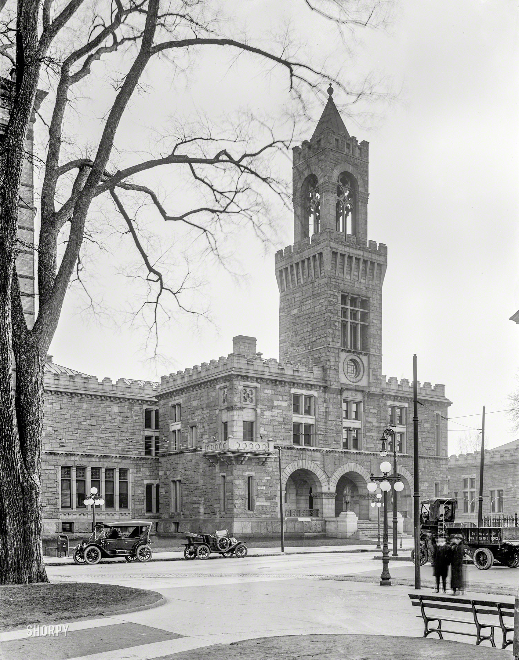 Circa 1910. "Courthouse -- Springfield, Massachusetts." 8x10 inch dry plate glass negative, Detroit Publishing Company. View full size.