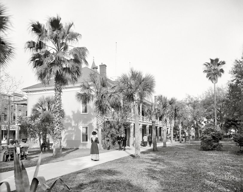 Postal Plaza: 1910