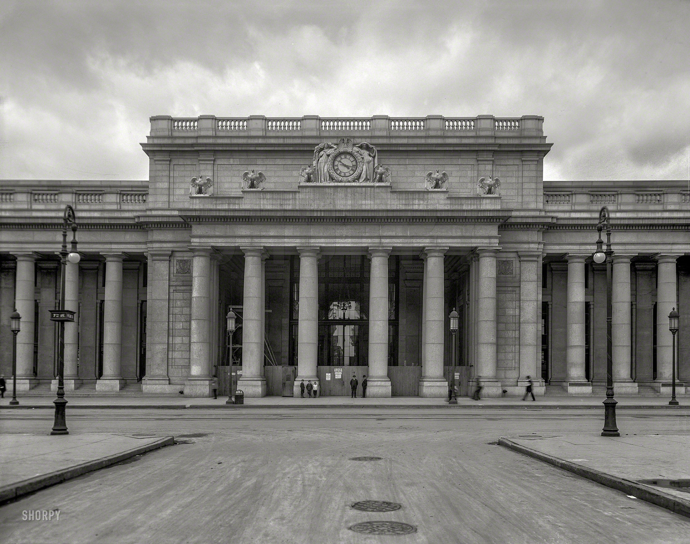 "Thirty-Second Street entrance, Pennsylvania Station, New York." The original Penn Station in the final stages of construction, circa 1910. 8x10 inch dry plate glass negative, Detroit Publishing Company. View full size.