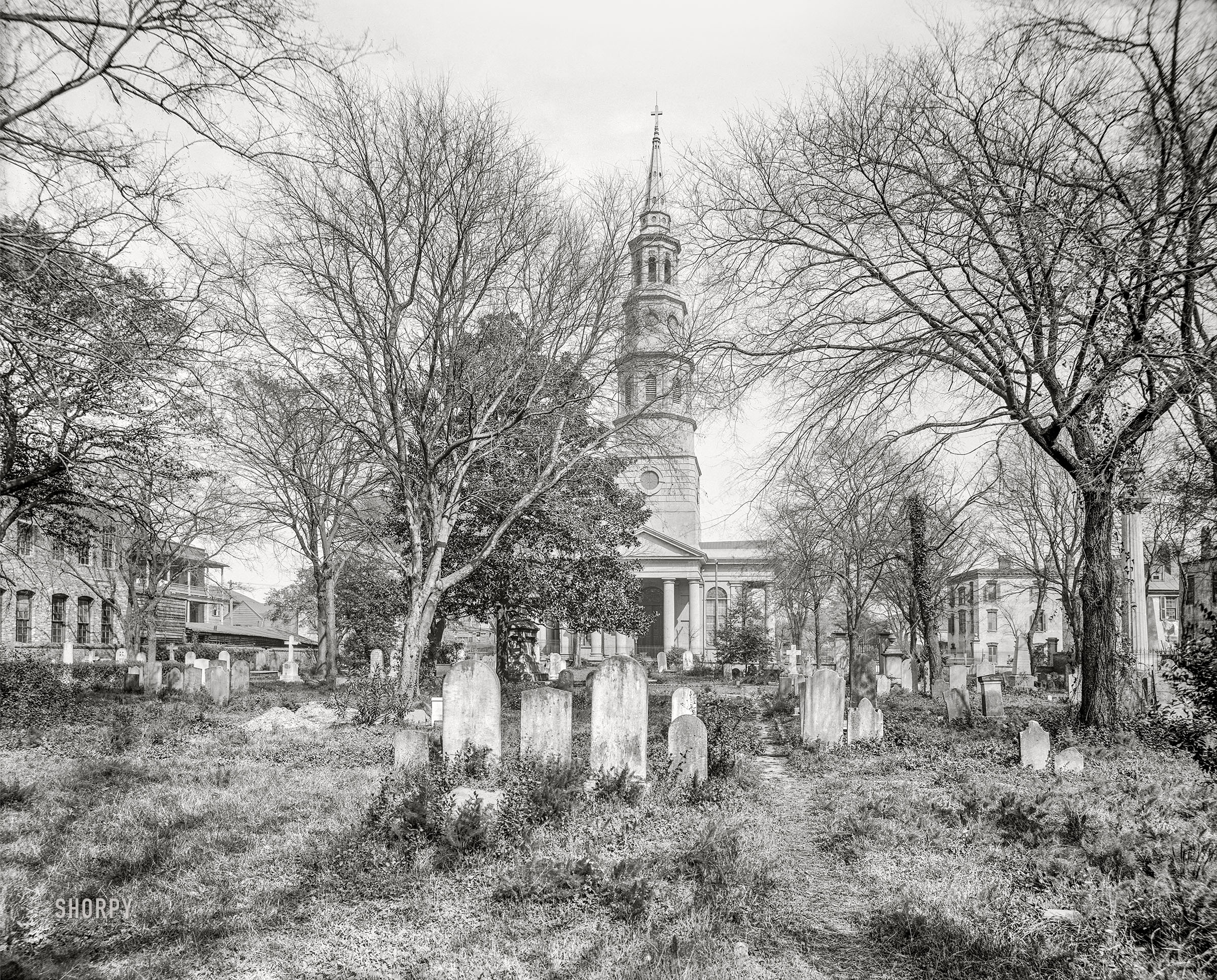 Charleston, South Carolina, circa 1910. "St. Philip's from the old churchyard (Circular Church cemetery)." 8x10 inch dry plate glass negative, Detroit Publishing Company. View full size.