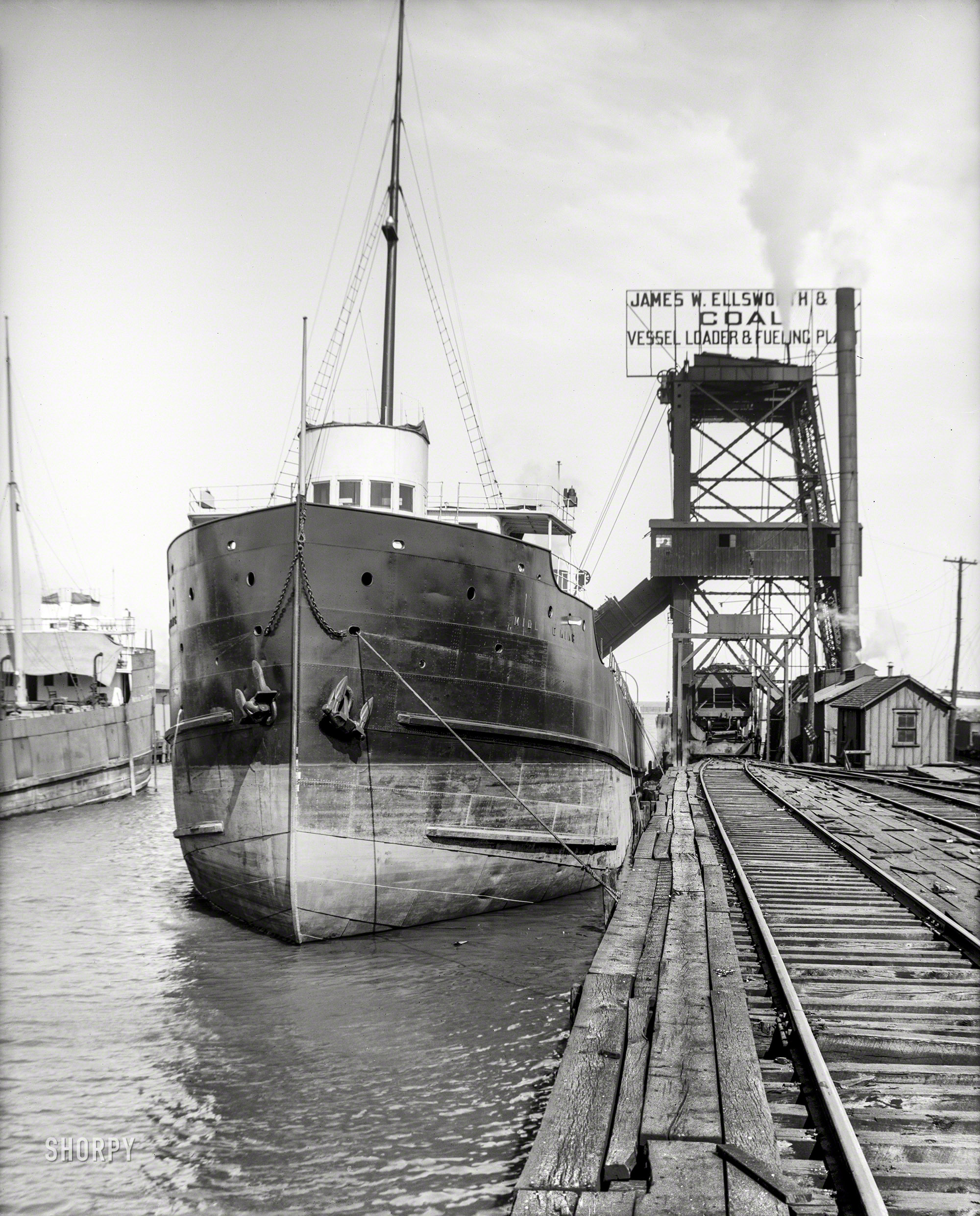Circa 1910. "Freighter Midland King, Cleveland, Ohio." 8x10 inch dry plate glass negative, Detroit Publishing Company. View full size.