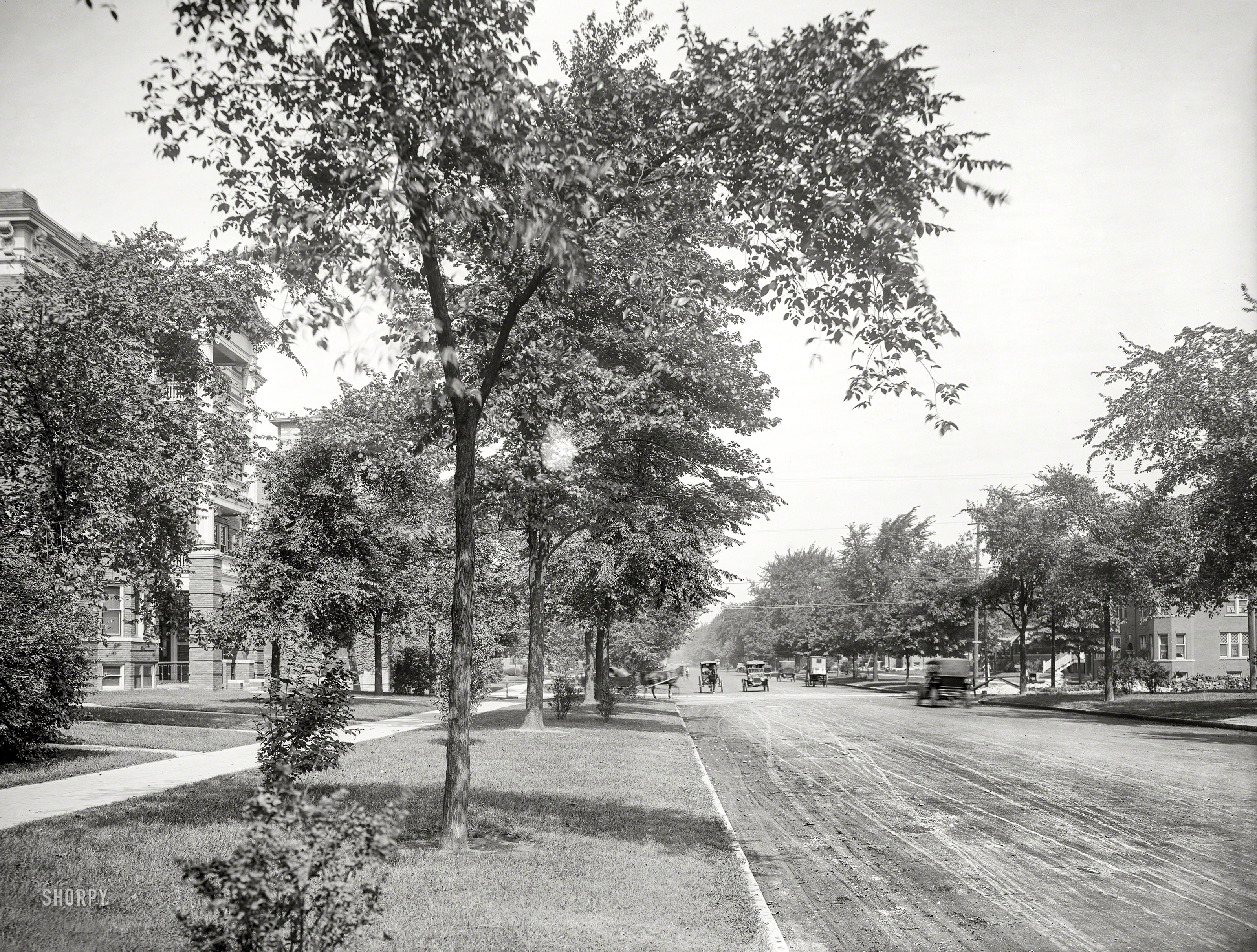 Detroit, Michigan, circa 1910. "East Grand Boulevard." 8x10 inch dry plate glass negative, Detroit Publishing Company. View full size.