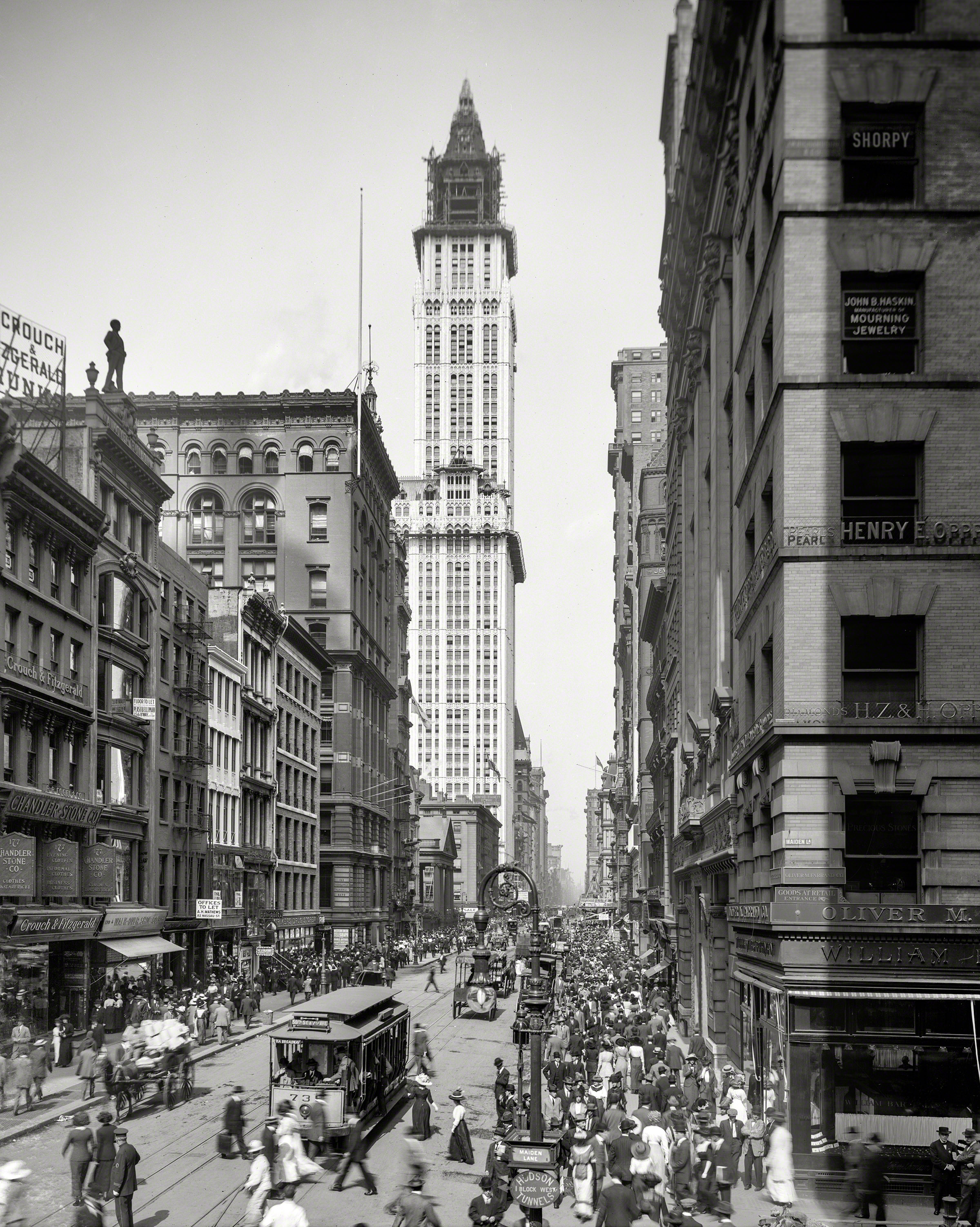 New York circa 1912. "Broadway, looking north from Cortlandt Street and Maiden Lane." Starring the Woolworth Building, in the final stages of construction. 8x10 inch dry plate glass negative, Detroit Publishing Company. View full size.