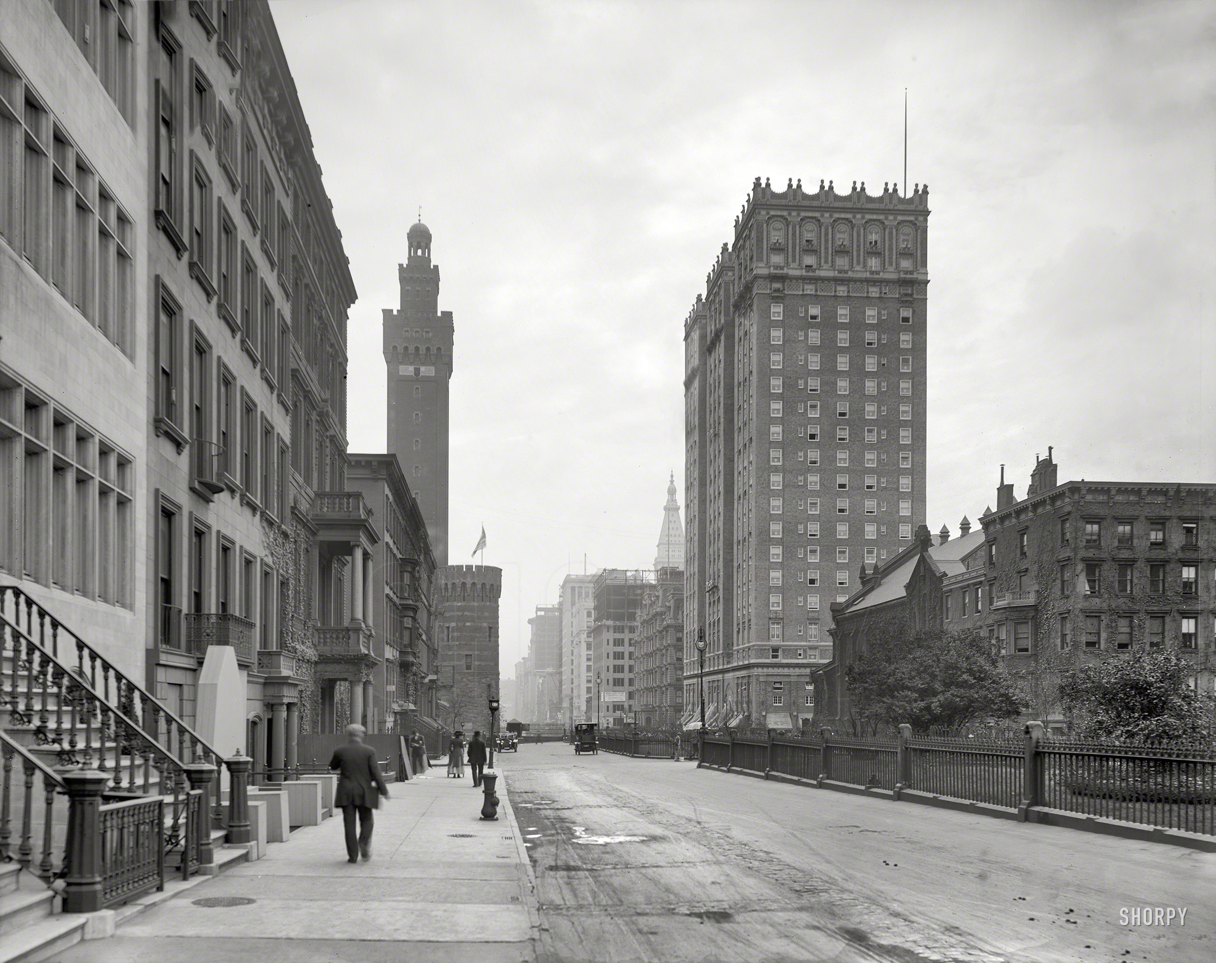 New York circa 1913. "Park Avenue and Vanderbilt Hotel, south from 36th Street." 8x10 inch dry plate glass negative, Detroit Publishing Company. View full size.
