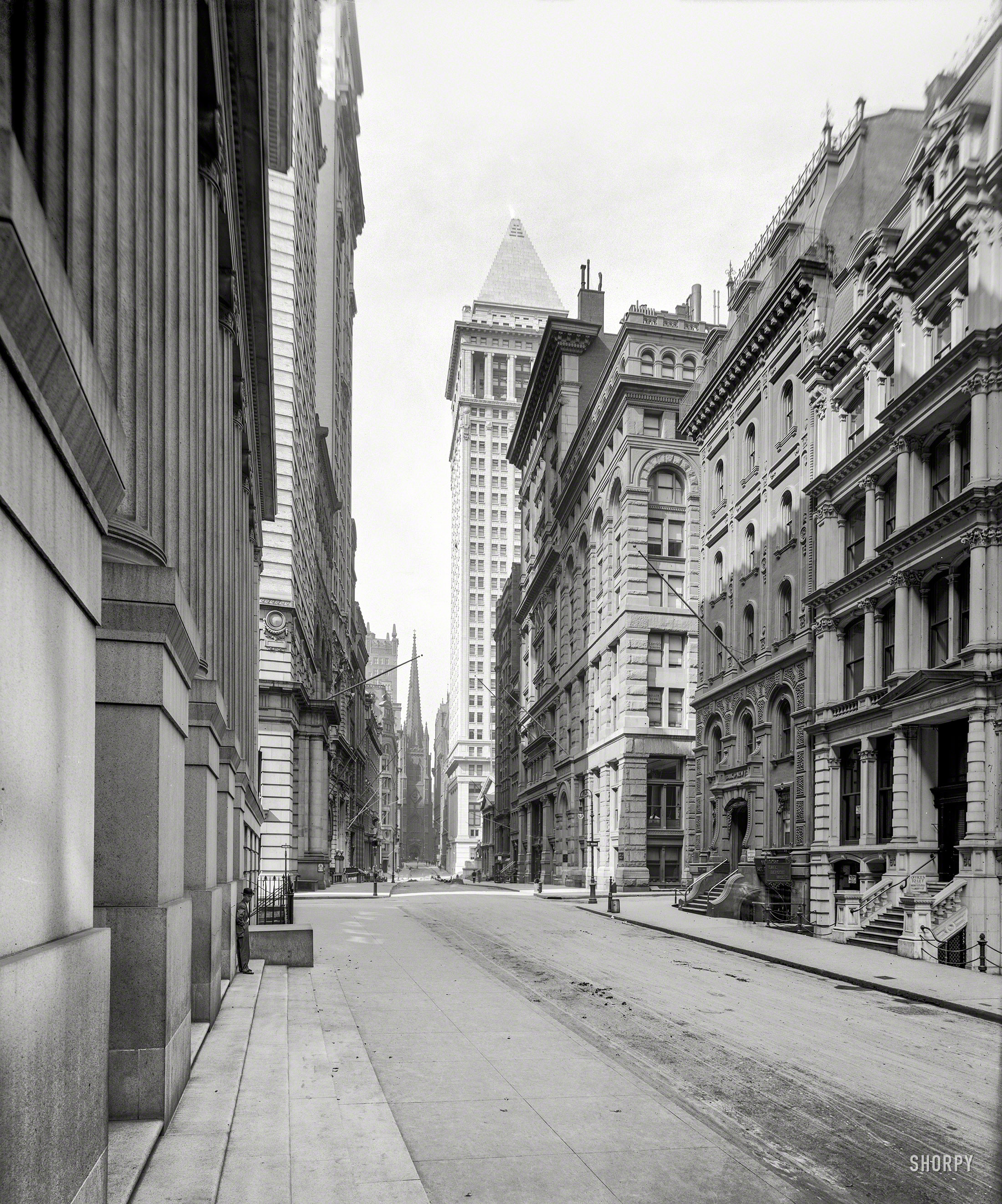 New York circa 1912. "Wall Street with view of Bankers Trust Building and Trinity Church." 8x10 inch glass negative, Detroit Publishing Company. View full size.
