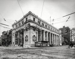 Cincinnati circa 1915. "Western & Southern Life Insurance Co., Fourth and Broadway." 8x10 inch glass negative, Detroit Publishing Co. View full size.