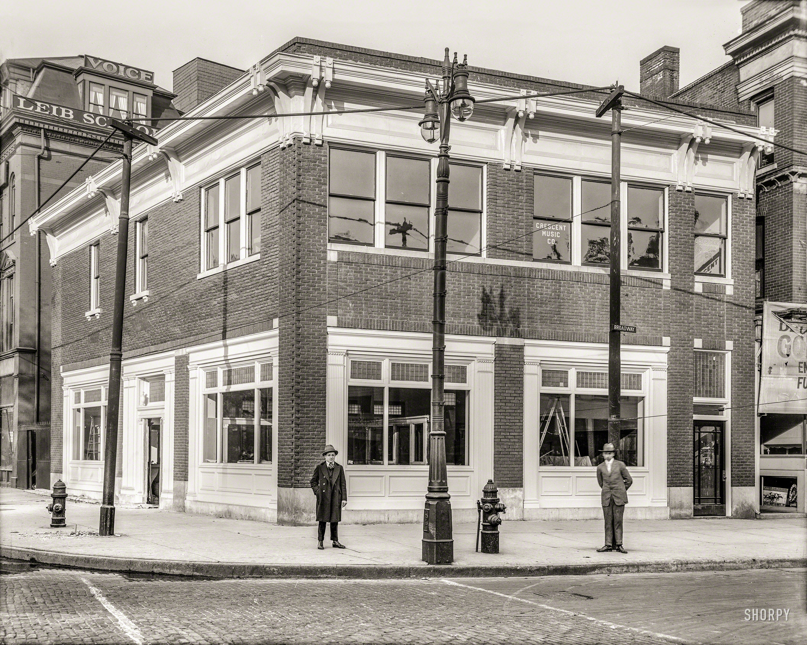 Detroit circa 1916. "Dime Bank branch, Broadway & Grand Circus Park." Co-starring the Crescent Music Co. and a fine-looking carbon-arc streetlight. 8x10 inch dry plate glass negative, Detroit Publishing Company. View full size.