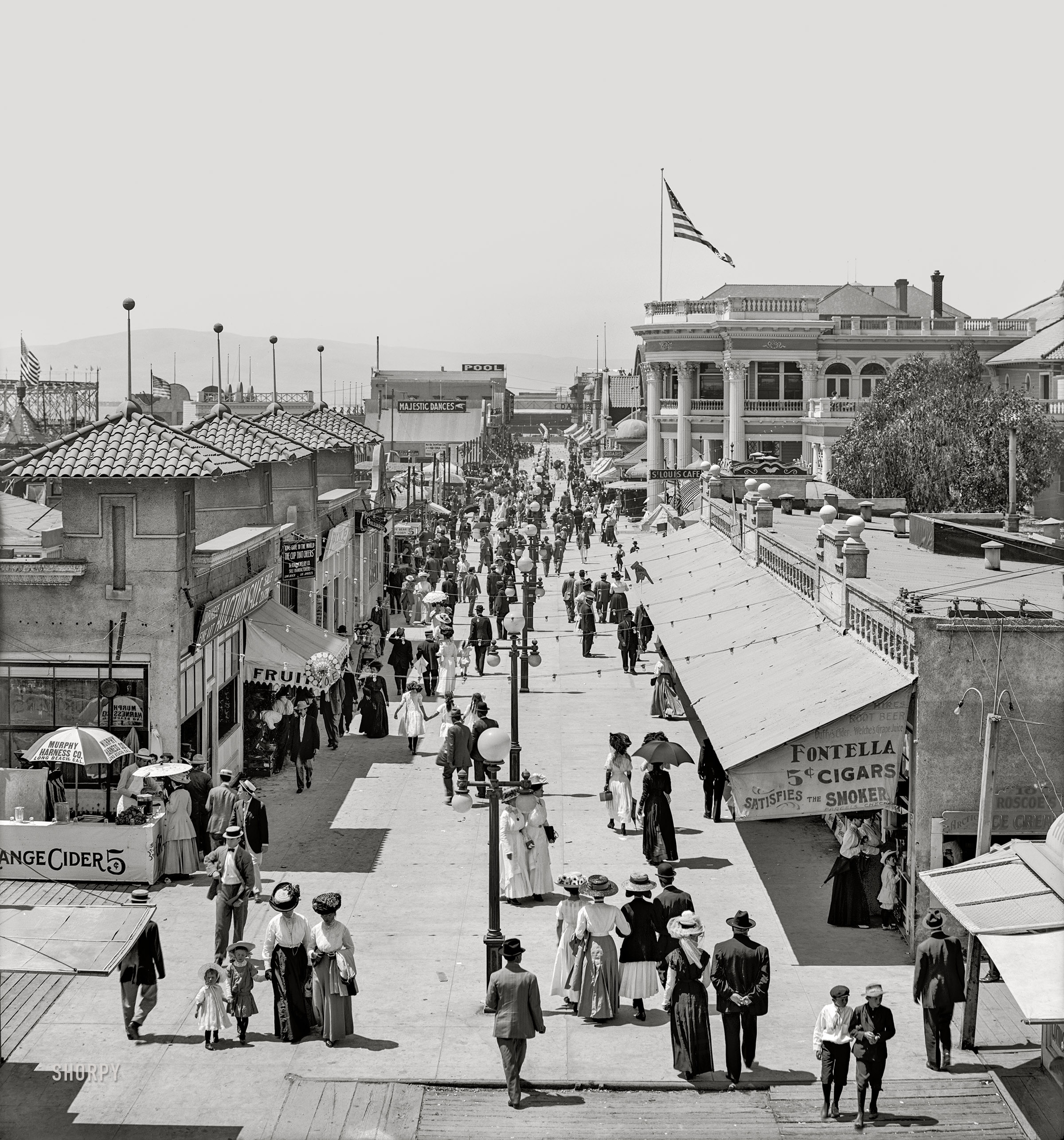 Long Beach, California, circa 1910. "A midway (The Pike -- 'Walk of a Thousand Lights')." 8x10 inch dry plate glass negative, Detroit Publishing Company. View full size.