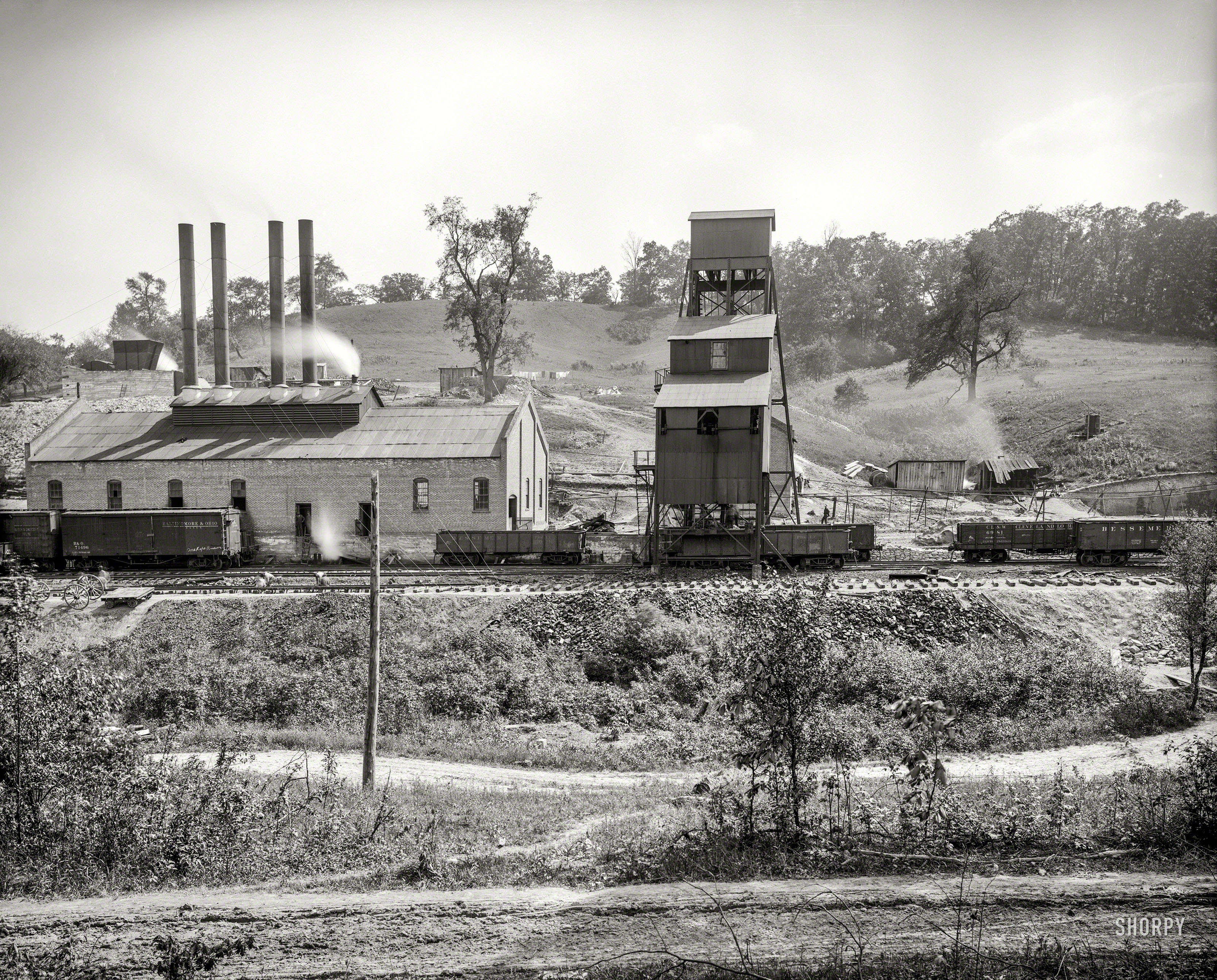 Circa 1910. "Coal loading at Ford Collieries, Allegheny County, Pennsylvania." 8x10 inch dry plate glass negative, Detroit Publishing Company. View full size.