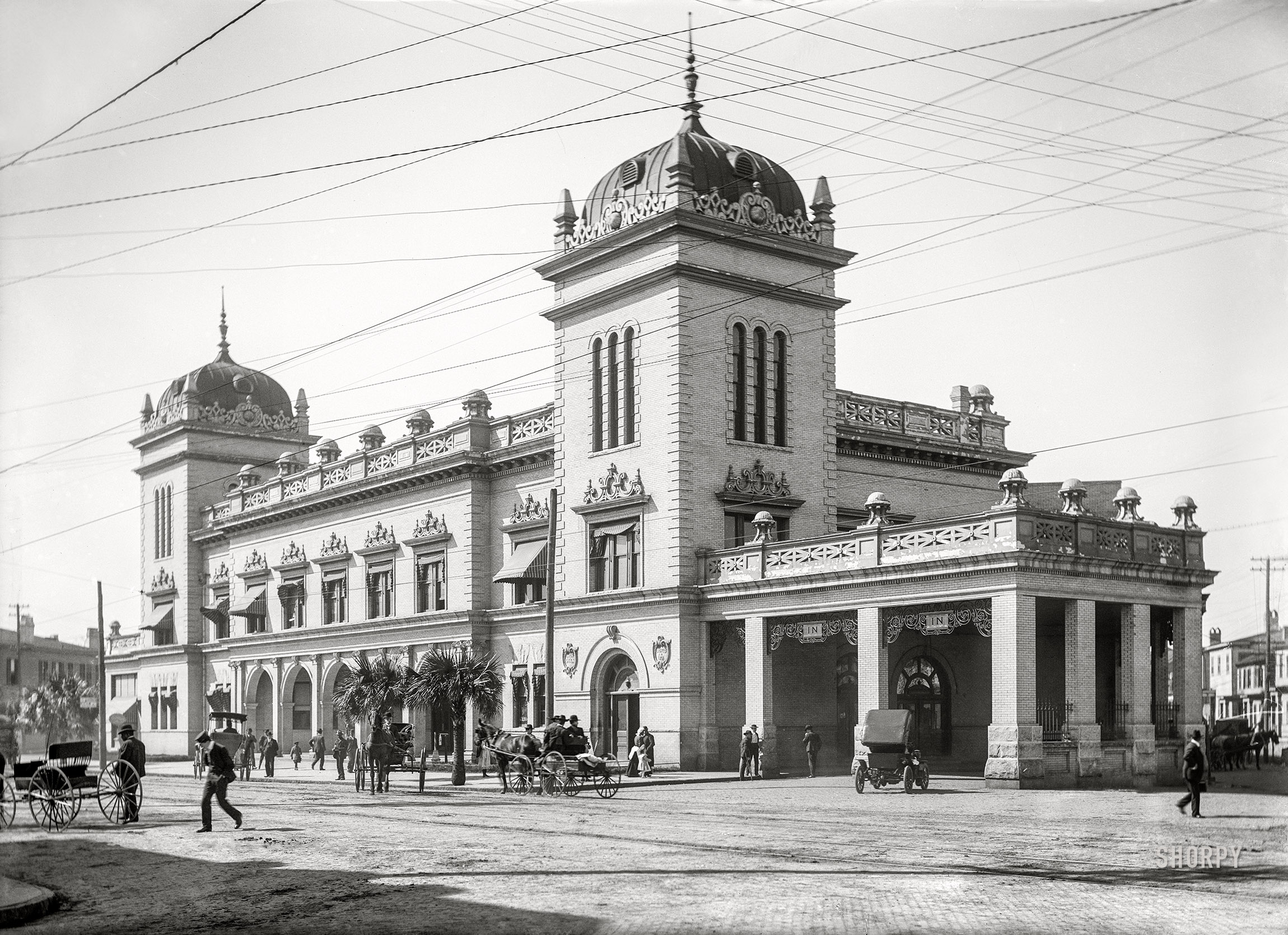 1906. "Savannah, Georgia -- Union Station." (Did anyone think of calling it Confederate Station?) 5x7 inch dry plate glass negative, Detroit Publishing Company. View full size.