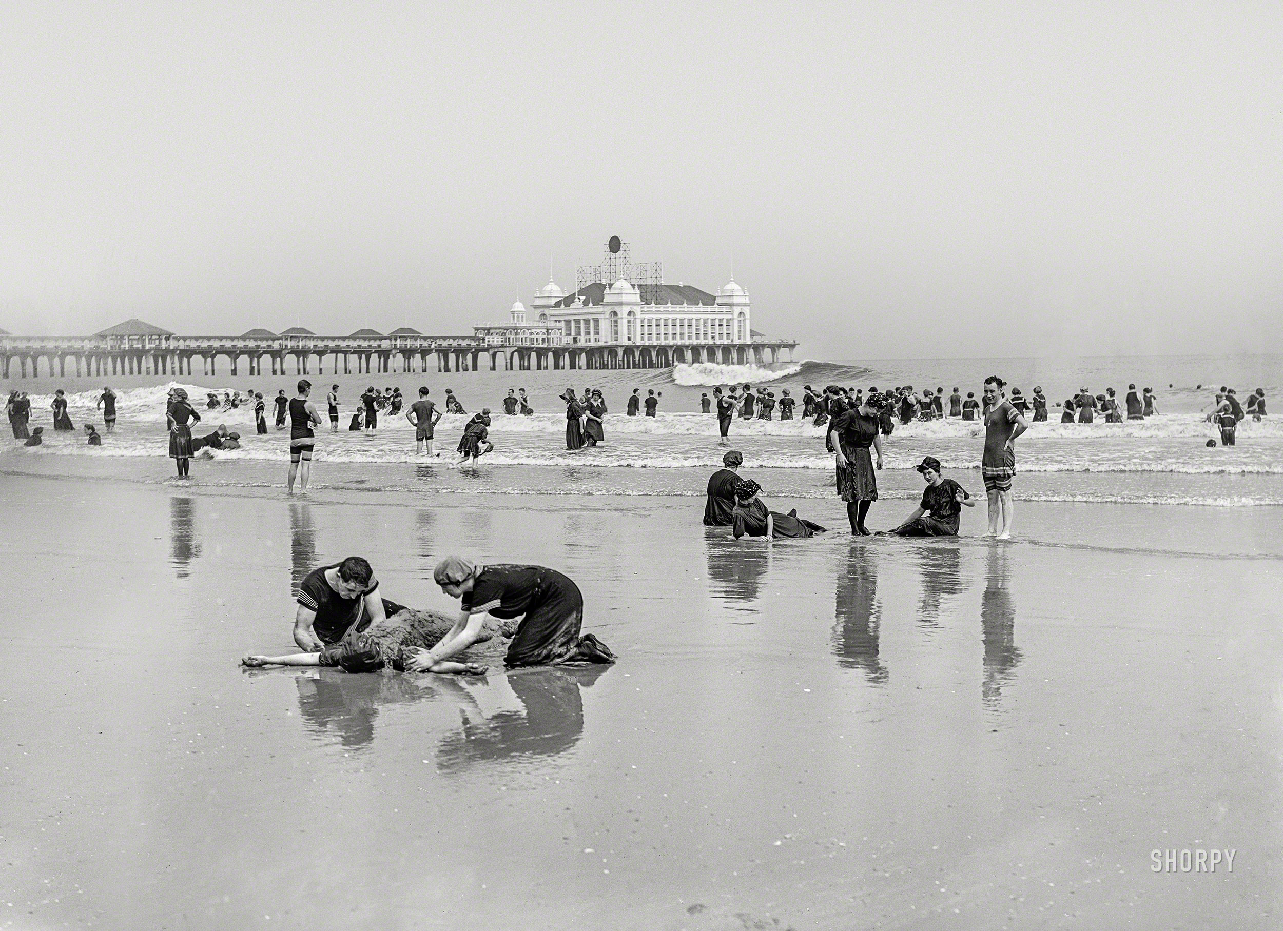 Atlantic City, New Jersey, circa 1905. "Beach bathers and Steel Pier." And a girl we'll call Sandy. 5x7 inch dry plate glass negative, Detroit Photographic Company. View full size.