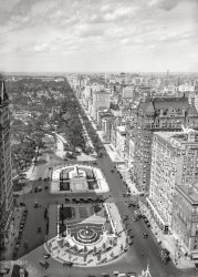 New York circa 1918. "Fifth Avenue and Grand Army Plaza, north toward Central Park." 5x7 inch glass negative, Detroit Publishing Company. View full size.