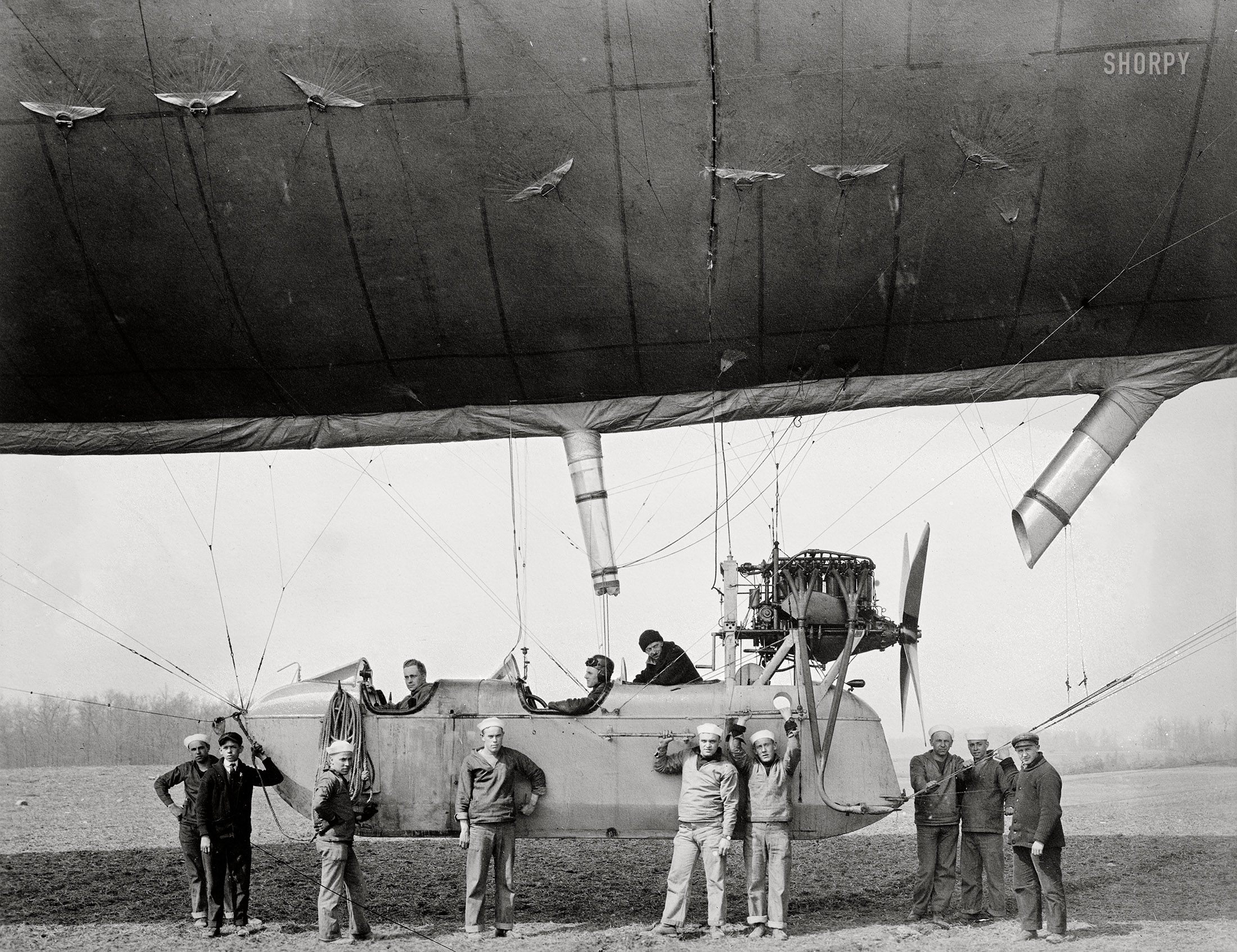 Circa 1910s. "Navy airship and crew." 5x7 glass negative, Detroit Publishing Co. View full size.