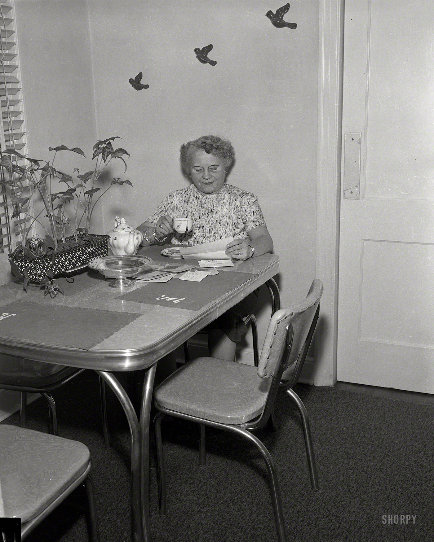 Columbus, Georgia, circa 1955. "Helen Smothers" is all it says here. The World of Helen is tidy, organized and monogrammed. 4x5 acetate negative. View full size.