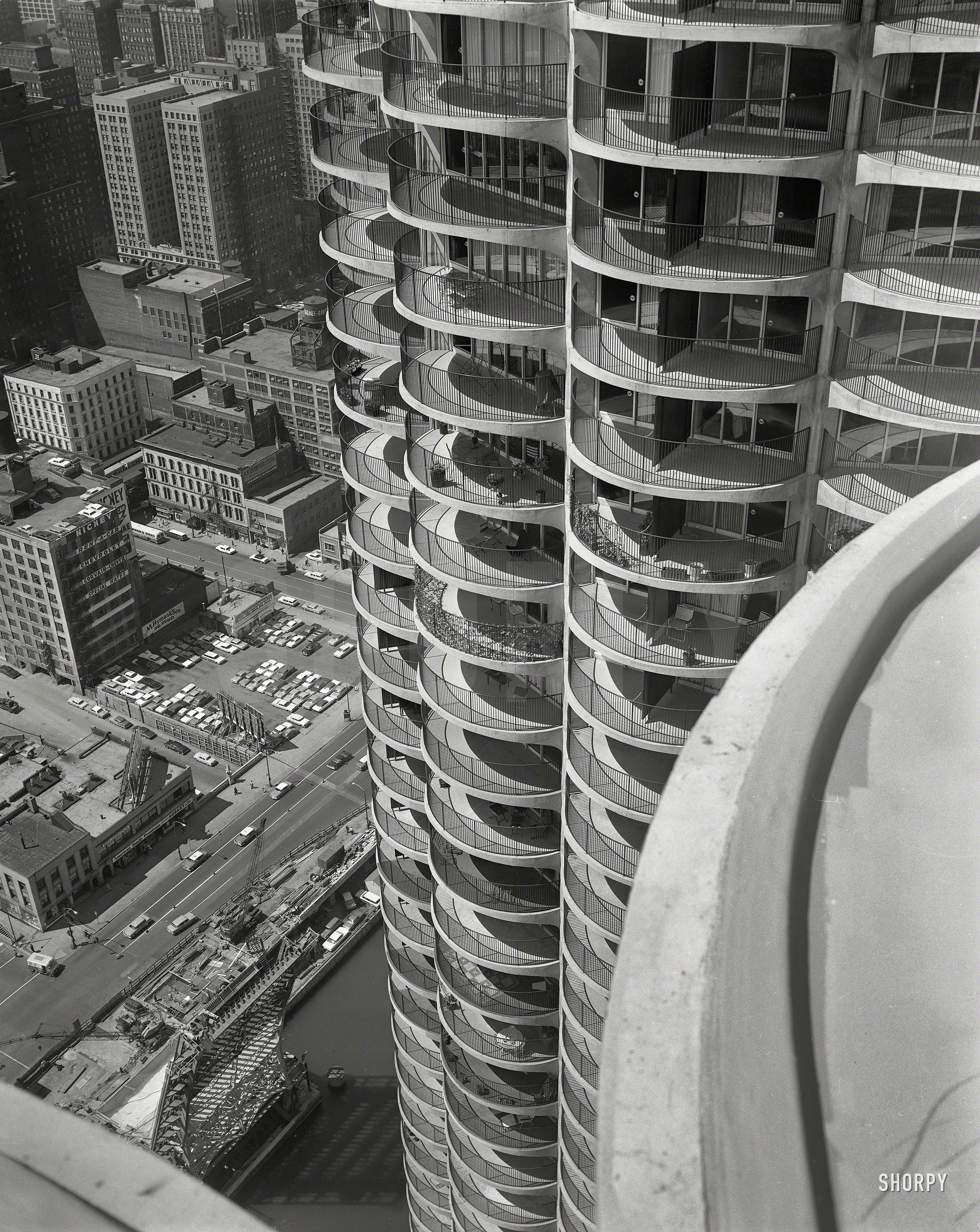 Chicago circa 1964. "Marina City." The high-rise apartment towers on the Chicago River, and a compendium of balcony-decorating ideas. View full size.
