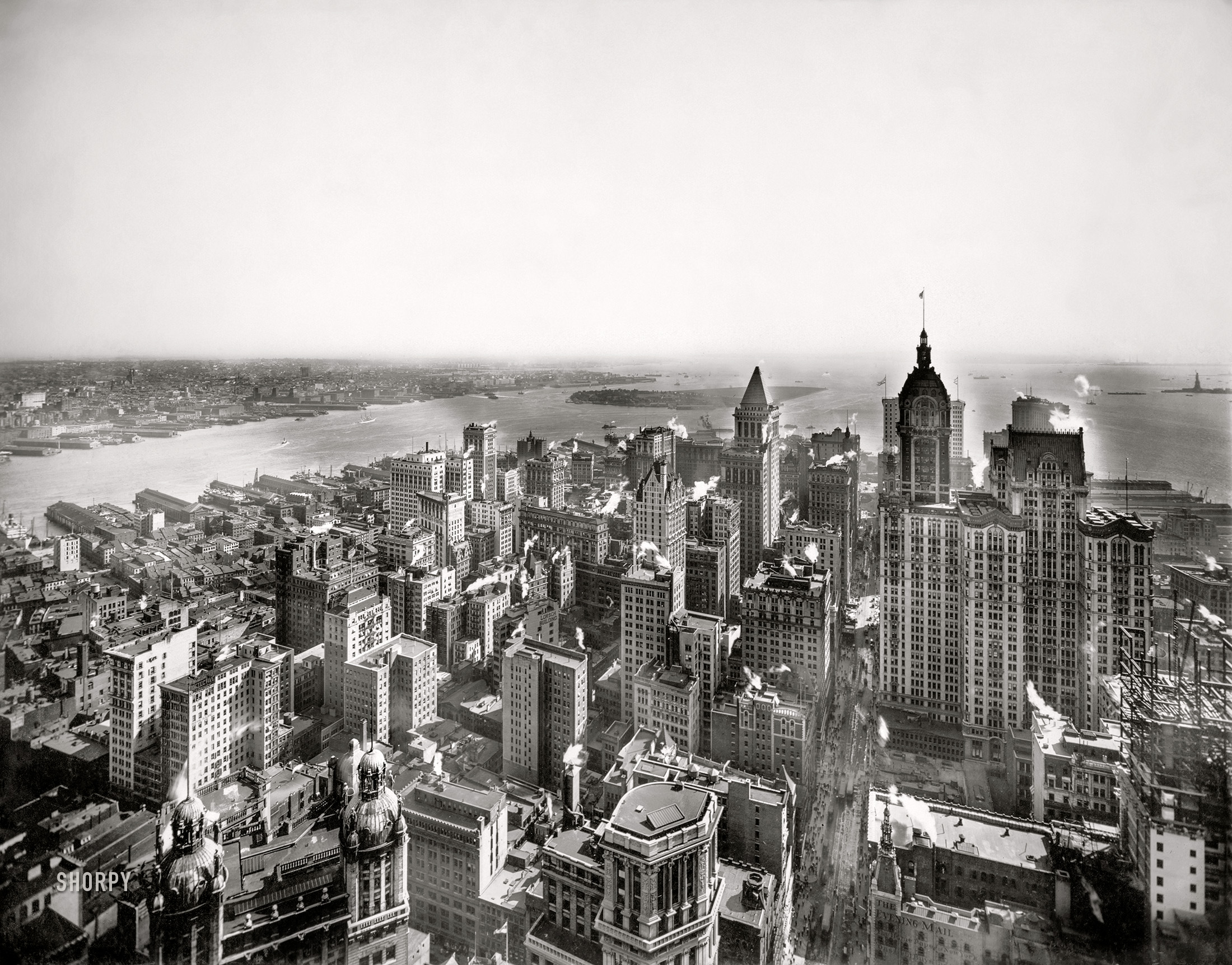 New York, 1913. "Manhattan looking south along Broadway from Woolworth Bldg." Skyscraper landmarks in this bird's eye view include the Singer (tallest) and Park Row (lower left) buildings. At right, the Statue of Liberty. Gelatin silver print by Irving Underhill. View full size.