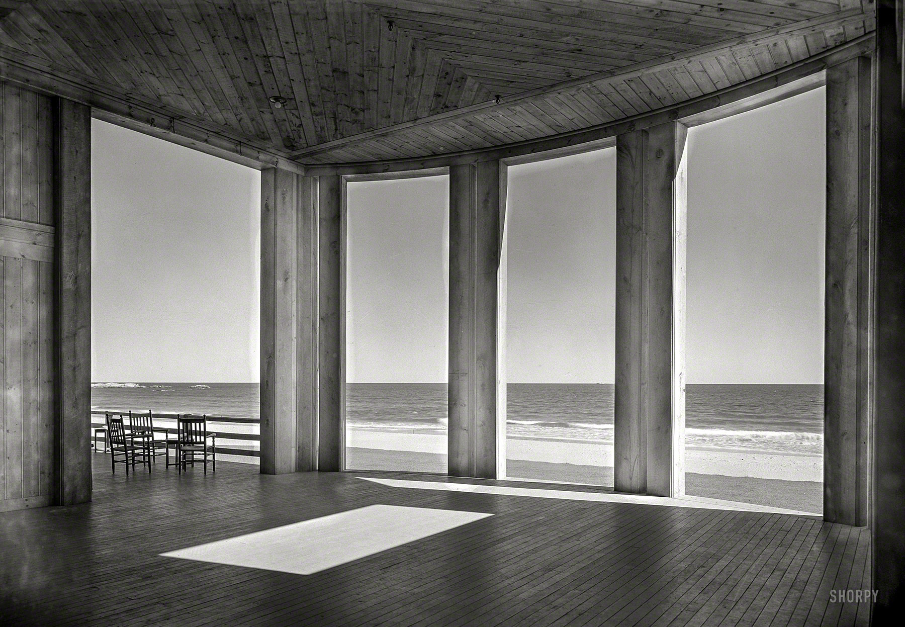 Sept. 20, 1939. The pacific side of the Atlantic: "Dunes Club, Narragansett, Rhode Island. Ocean portico looking out. Purves, Cope & Stewart, architect." Large-format acetate negative by Gottscho-Schleisner. View full size.