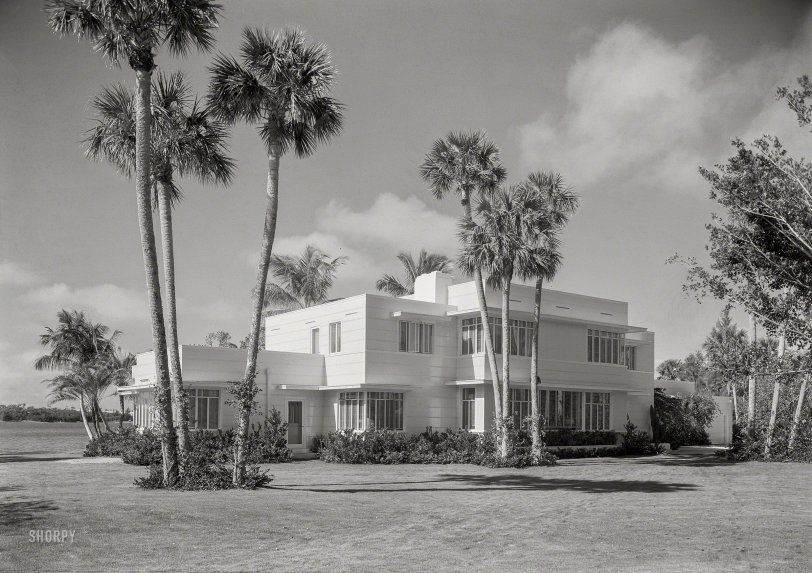 January 13, 1940. "Charles S. Payson residence in Hobe Sound, Florida. Entrance facade, horizontal, windows closed. Beatrice Stewart Inc., decorator. Treanor &amp; Fatio, architect." 5x7 acetate negative by Gottscho-Schleisner. View full size.
