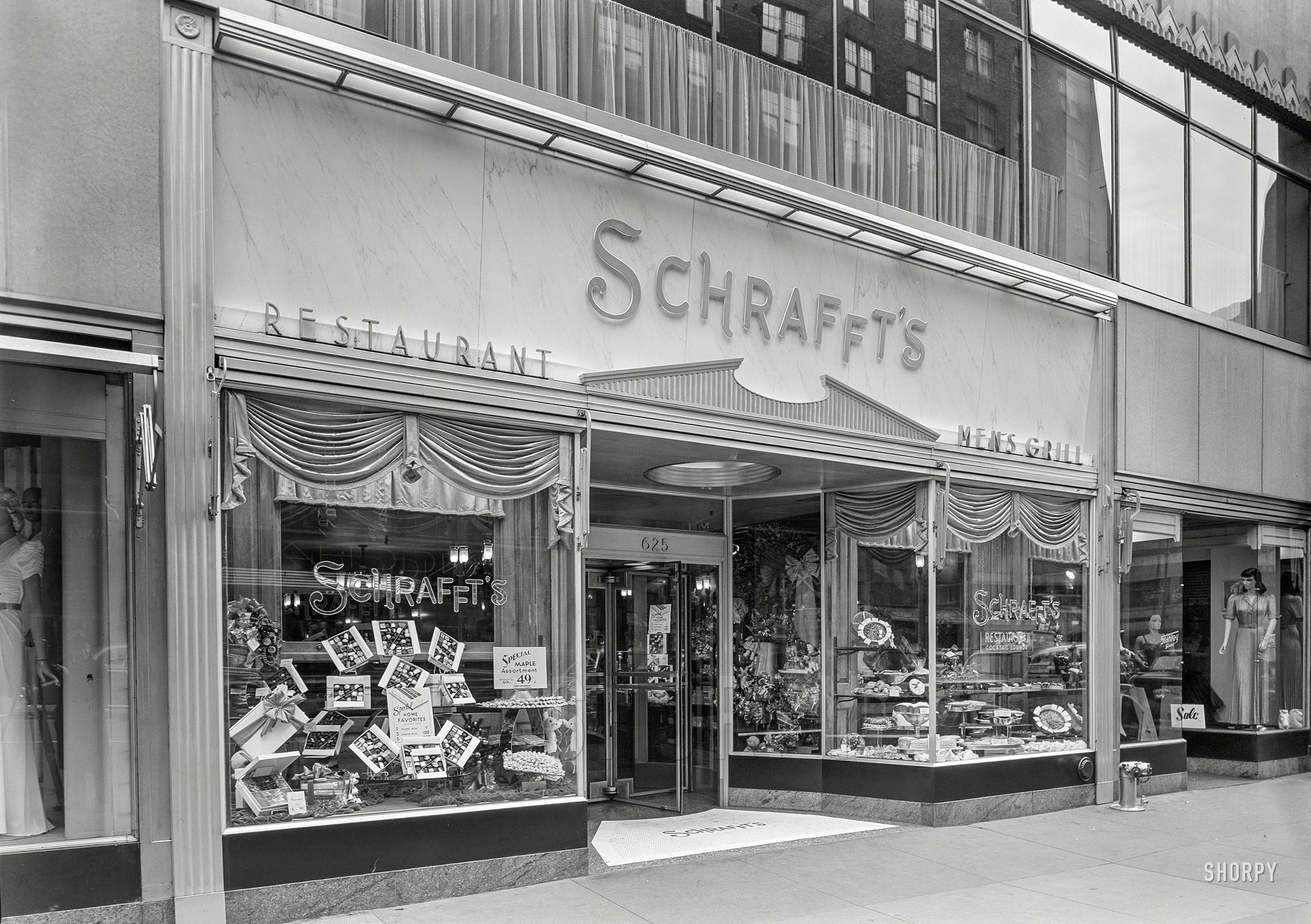 December 1, 1940. "Schrafft's, 625 Madison Avenue, New York. Exterior." 5x7 inch acetate negative by Gottscho-Schleisner. View full size.