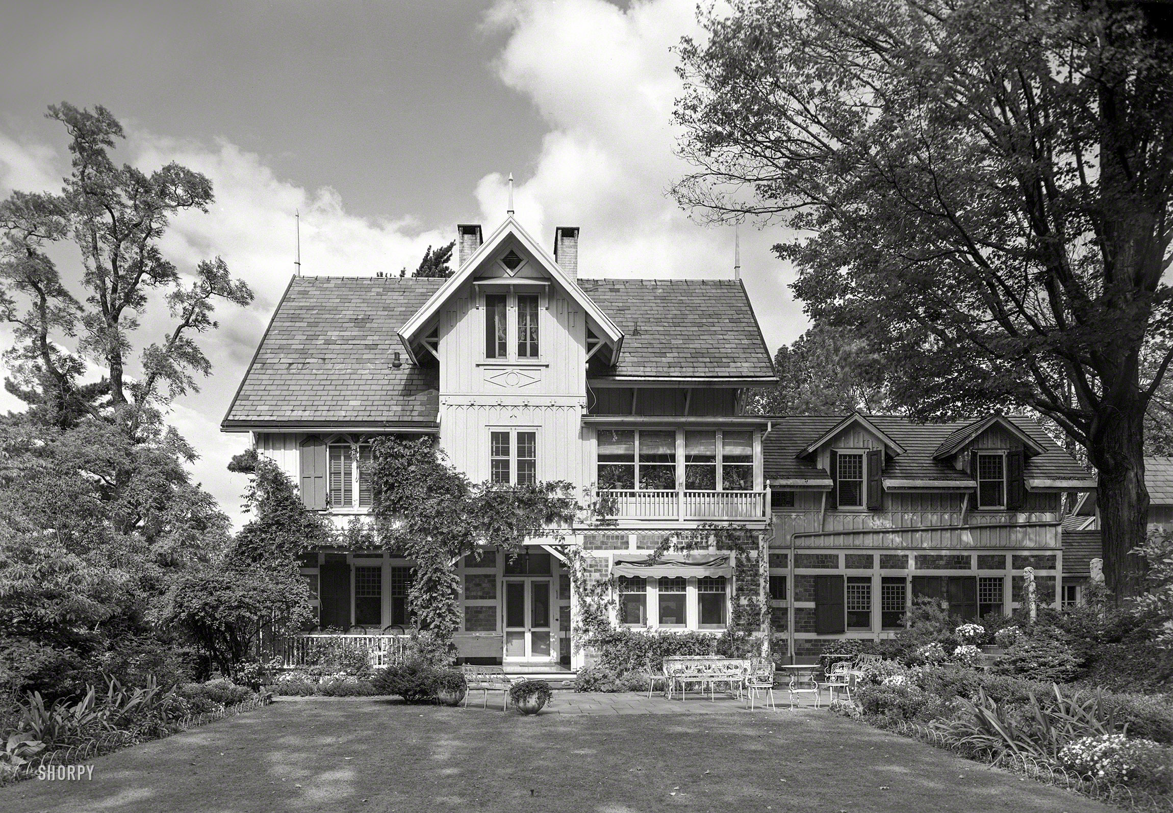 Oct. 13, 1945. "Childs Frick residence, 'Clayton,' Roslyn, Long Island. South facade." Large-format acetate negative by Gottscho-Schleisner. View full size.