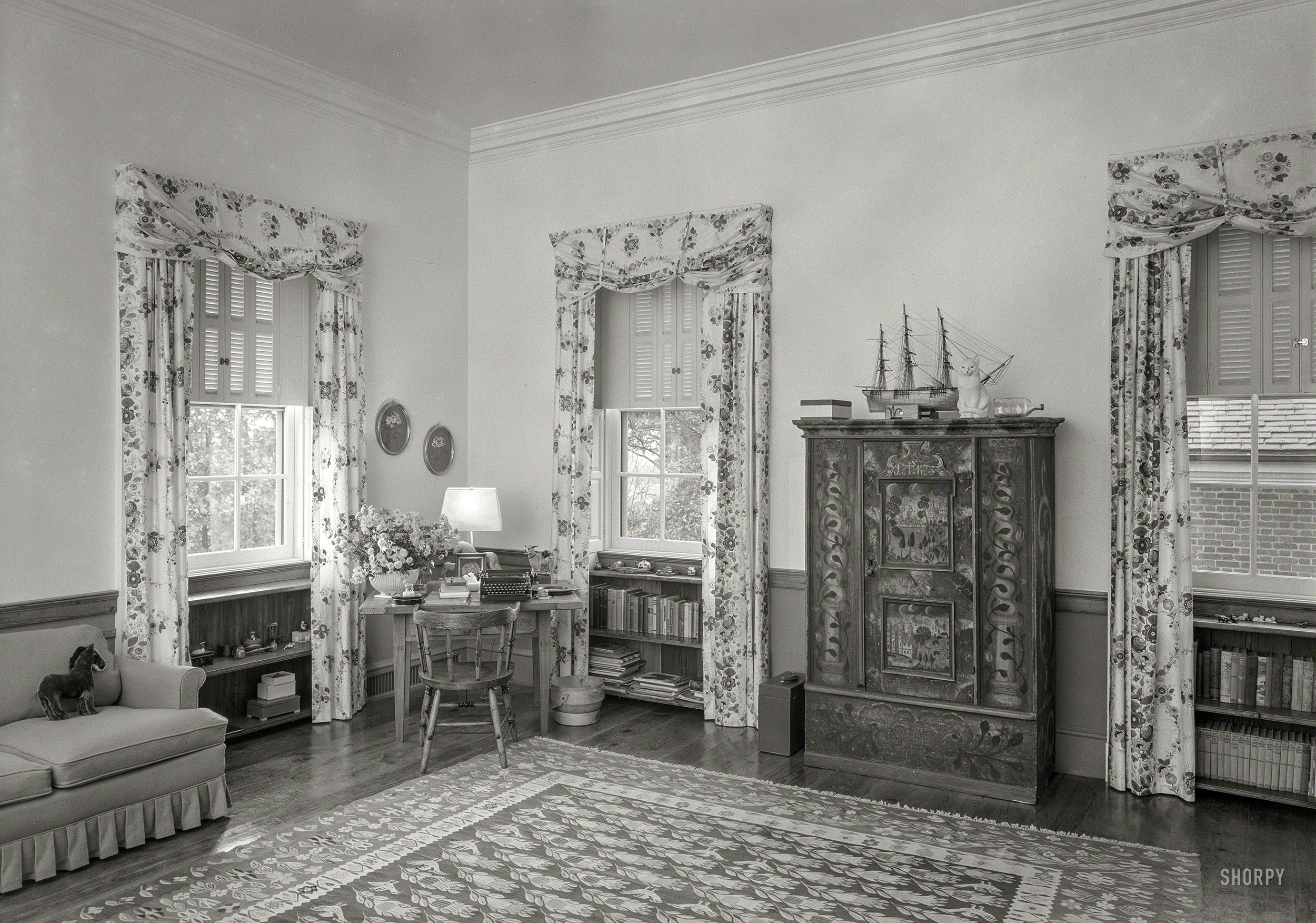 Oct. 29, 1946. "Paul Mellon, residence in Upperville, Virginia. Daughter's room, to chest." The daughter would be Catherine Mellon, whose brother Timothy's room we saw here. Large-format negative by Gottscho-Schleisner. View full size.