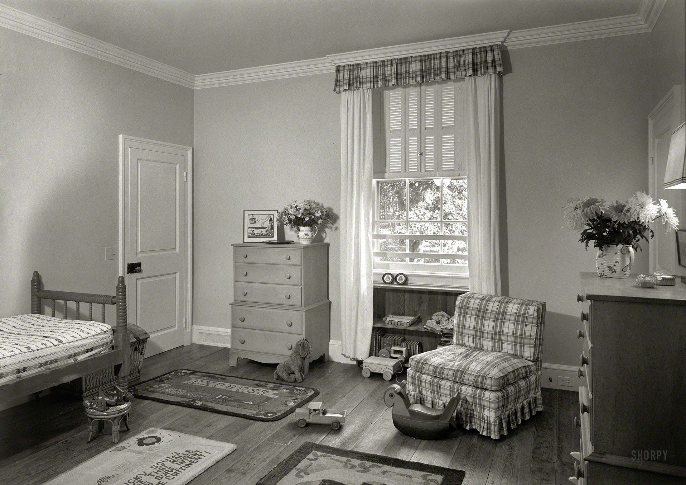 October 29, 1946. "Paul Mellon, residence in Upperville, Virginia. Tim's room." 5x7 acetate negative by Gottscho-Schleisner. View full size.