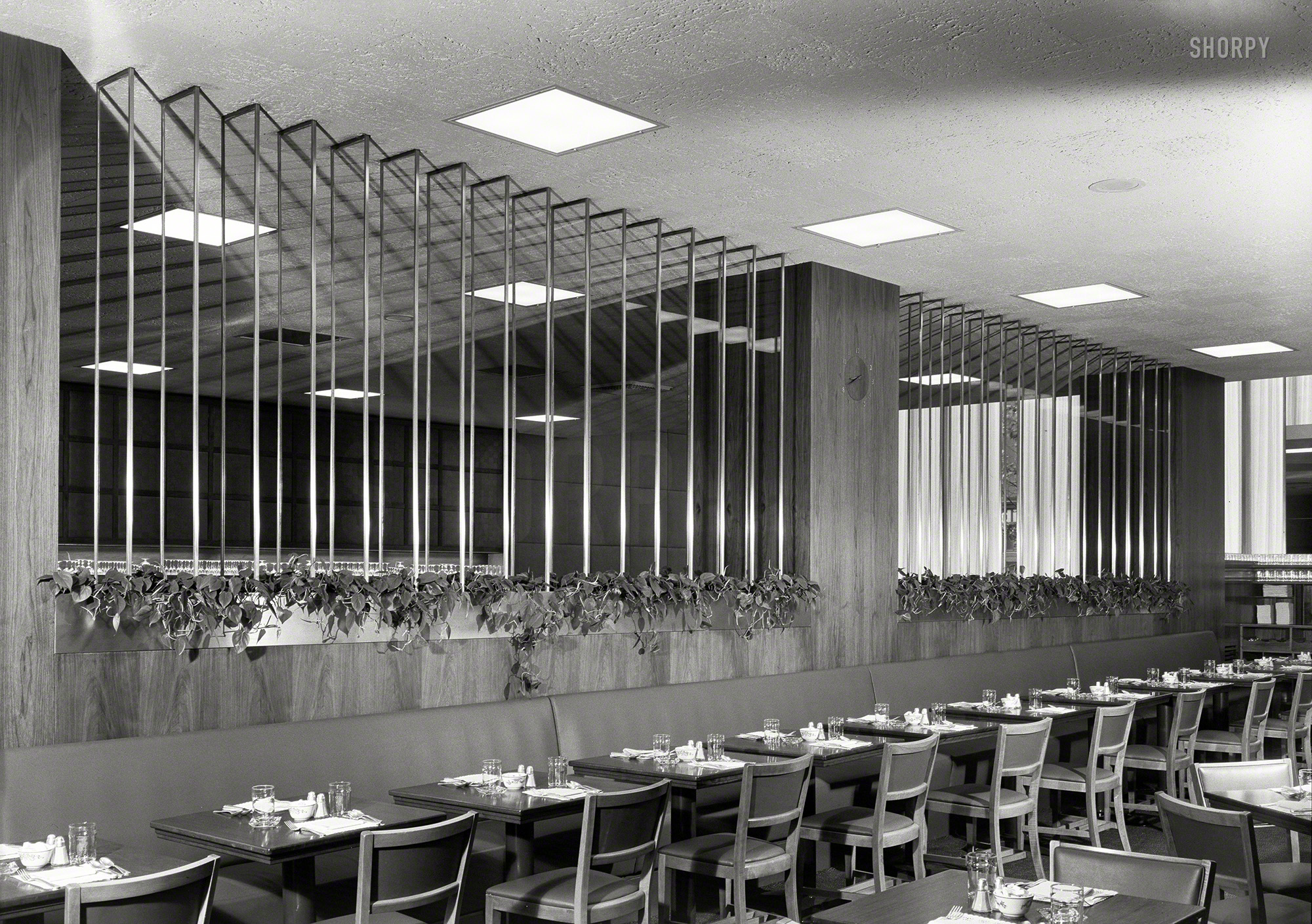 June 9, 1948. "Schrafft's, Esso Building, Rockefeller Center, New York. Glass louvers, main dining room. Carson & Lundin, architect." The exterior seen here. Large-format acetate negative by Gottscho-Schleisner. View full size.