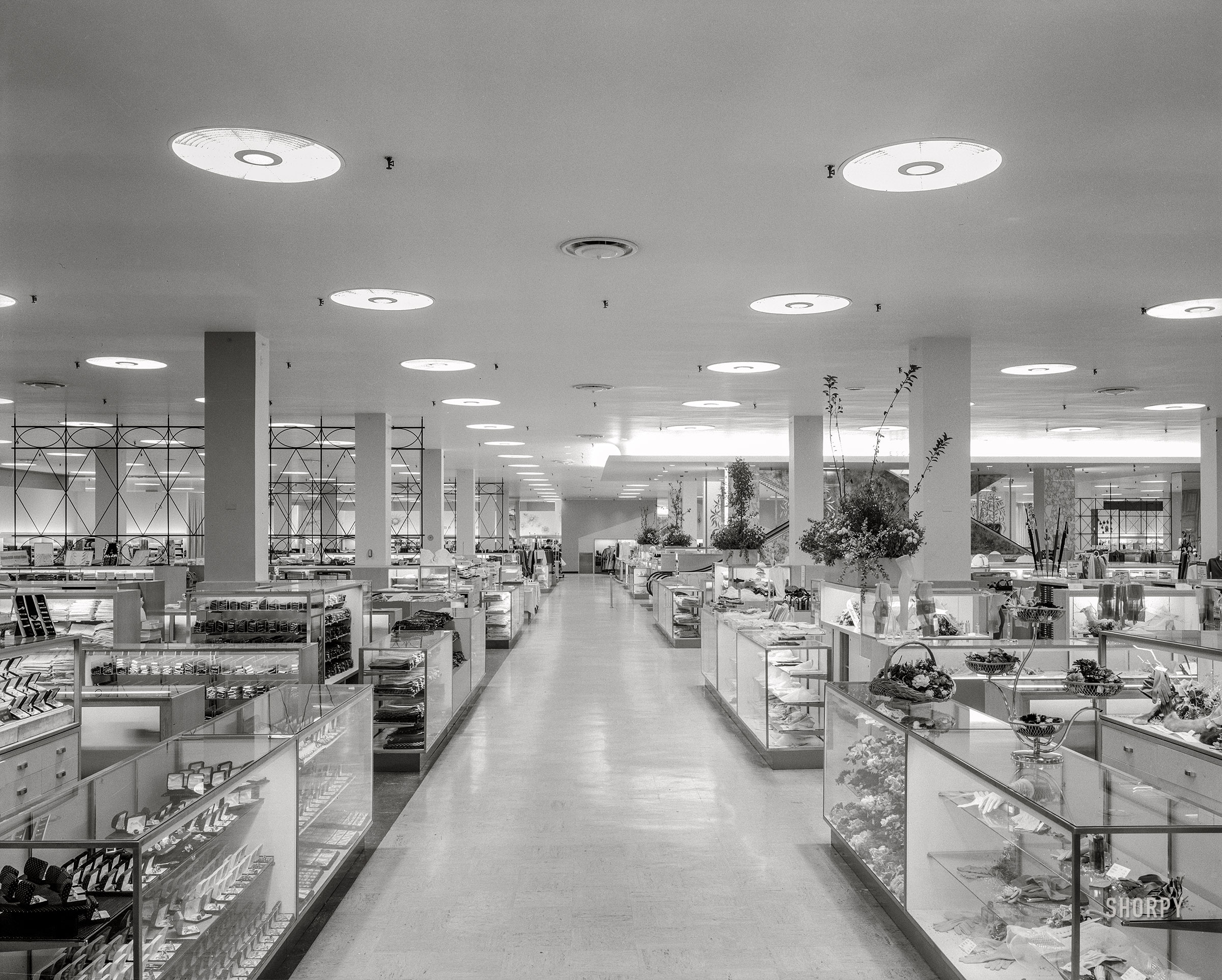 September 27, 1955. "Gimbel Brothers department store, Cross County Center, Yonkers, New York. Long shot to north. Raymond Loewy, client." Photo by Gottscho-Schleisner. View full size.