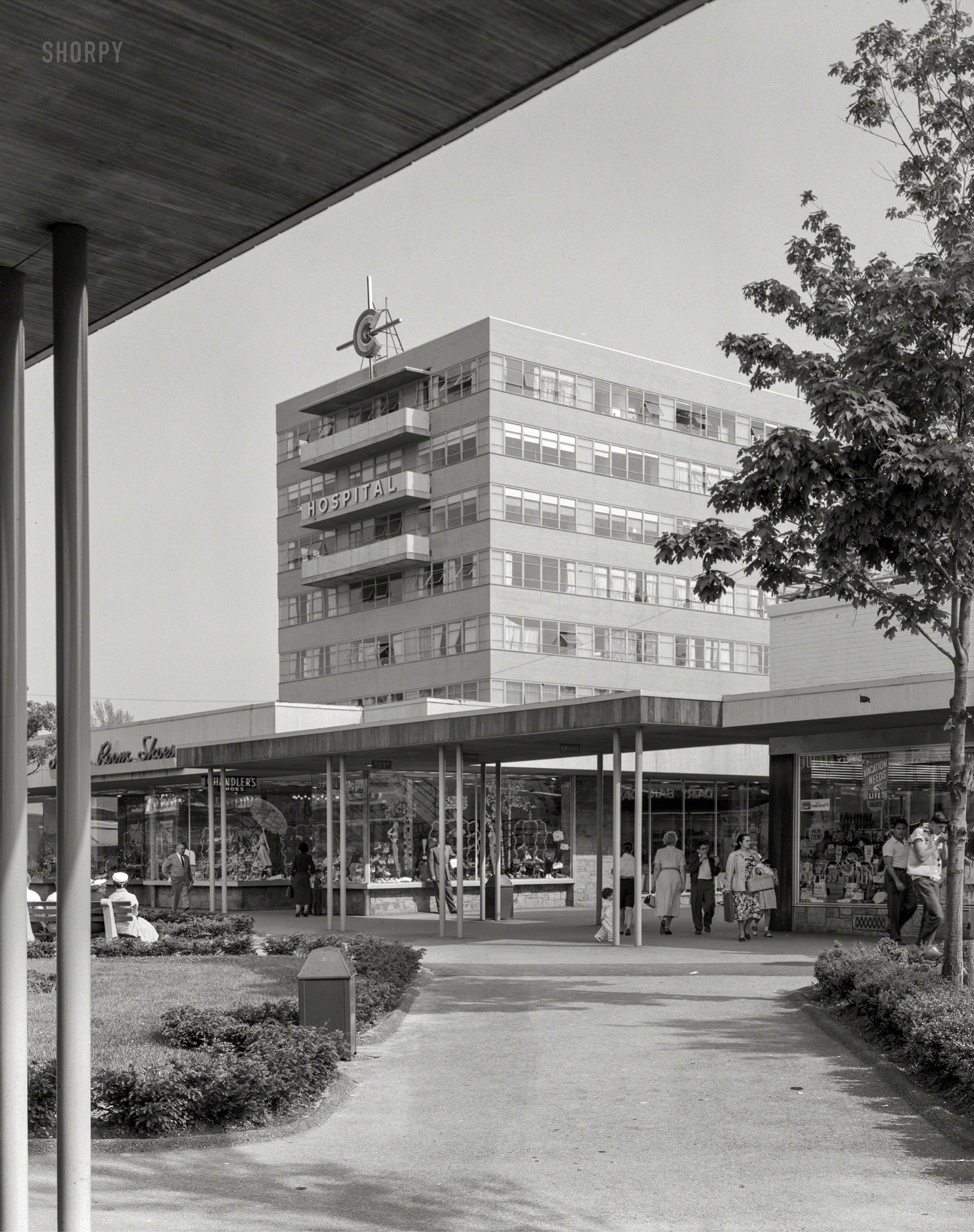 June 6, 1956. "Cross County Center. Yonkers, Westchester County, New York. Medical building." 4x5 acetate negative by Gottscho-Schleisner. View full size.